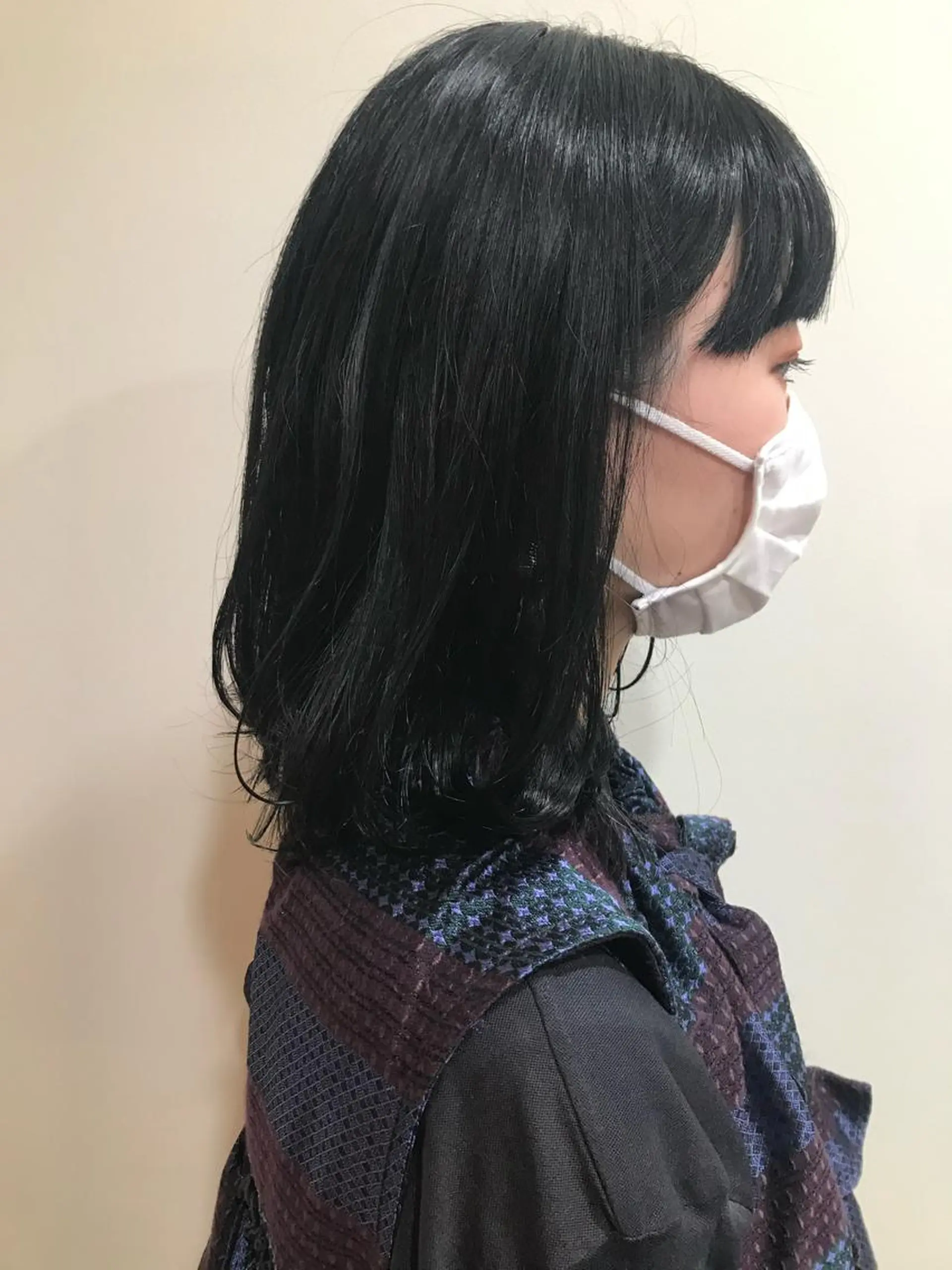 ミディアム カラー 黒髪 ブルーカラー ブルーブラック カット ヘアカラー トリートメント レイヤー／似合わせ TAKUYAのヘアスタイル