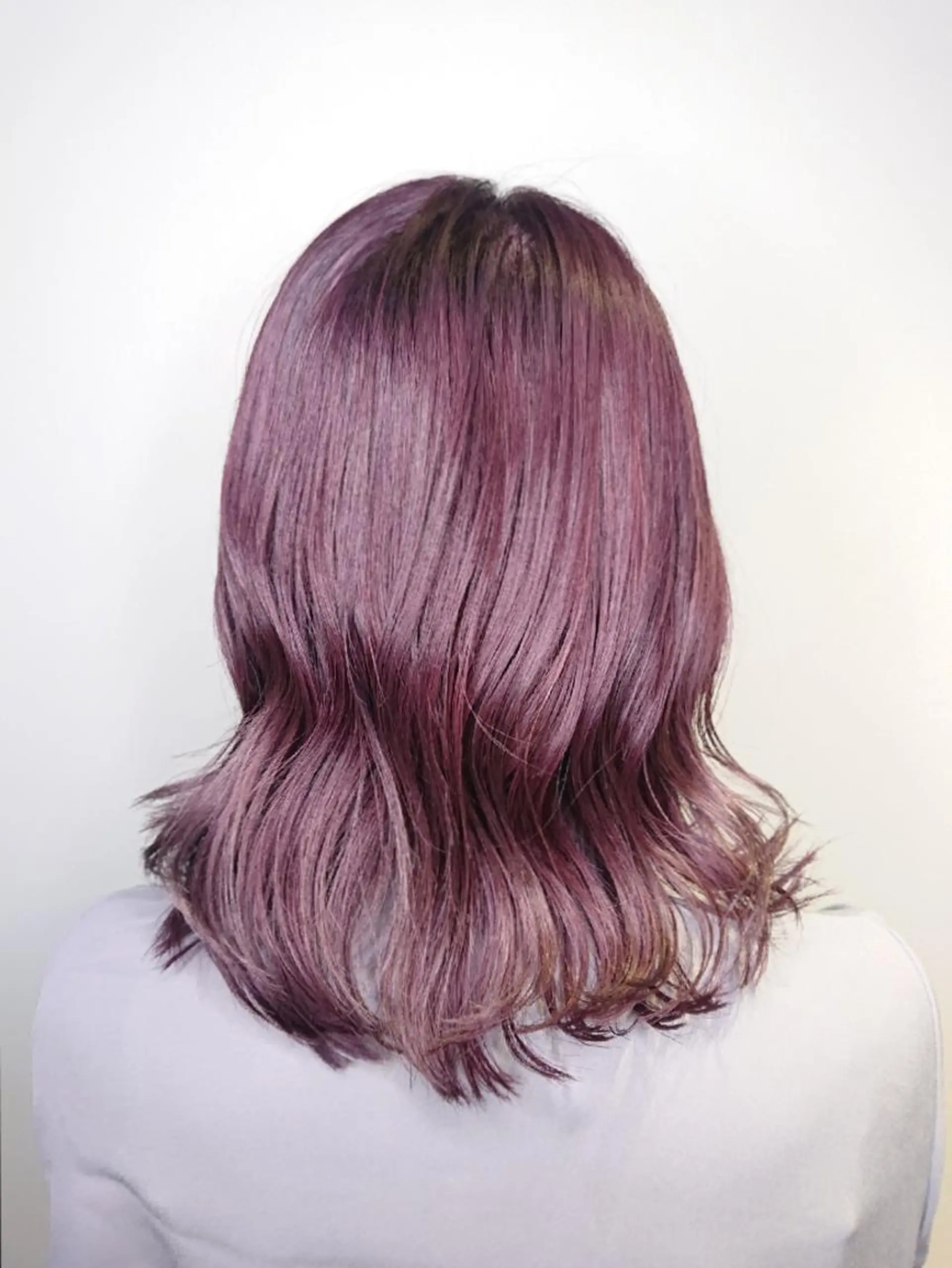 ミディアム ミディアムパーマ ラベンダーベージュ くびれヘア 外国人風カラー ハイライト hair design nico 川口店所属・タイキ  【nico】のヘアスタイル