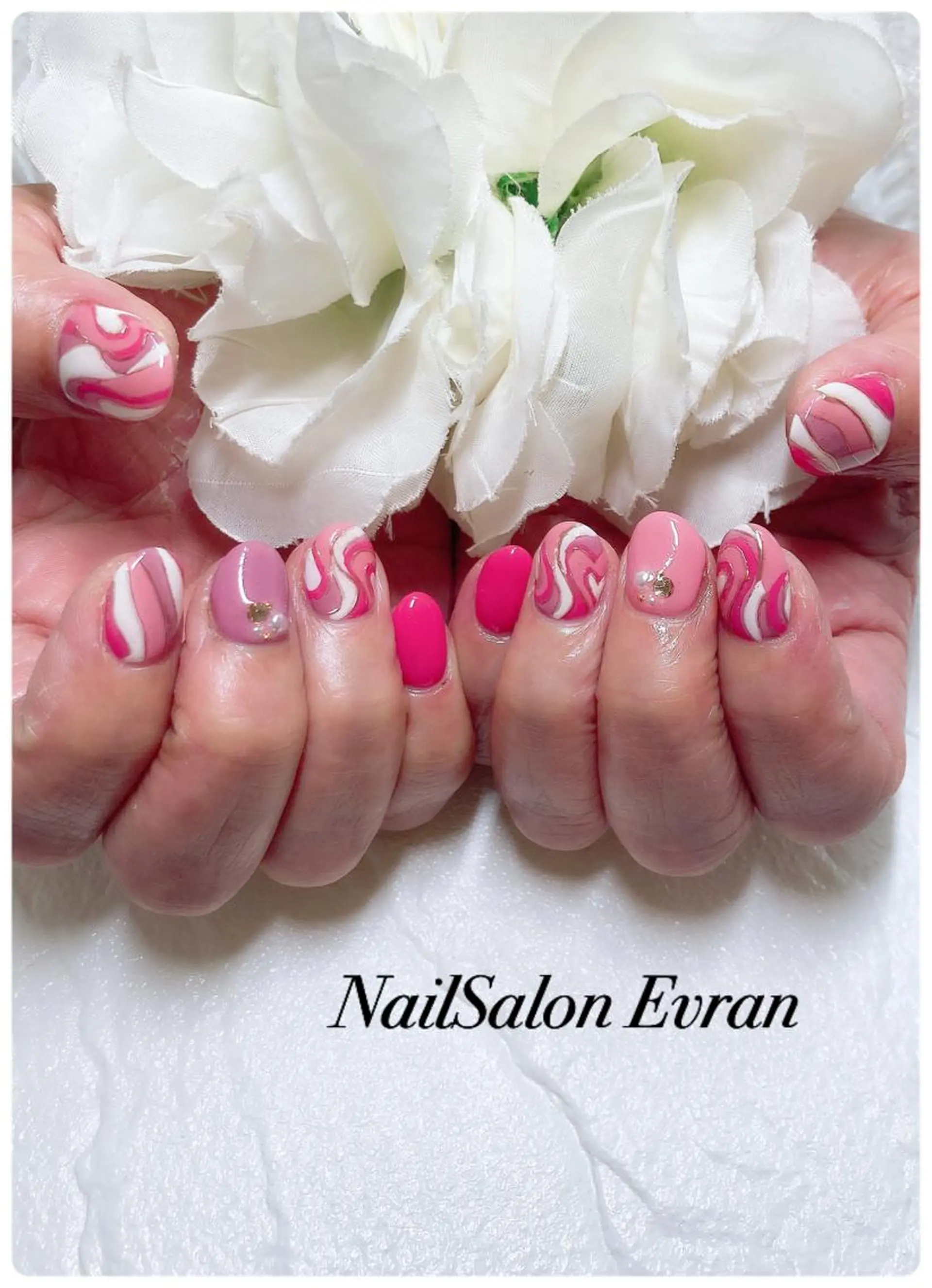 ネイル アートネイル フレンチネイル マグネットネイル 持ち込み ニュアンスネイル ハンドネイル Nail salon Evranのネイルデザイン