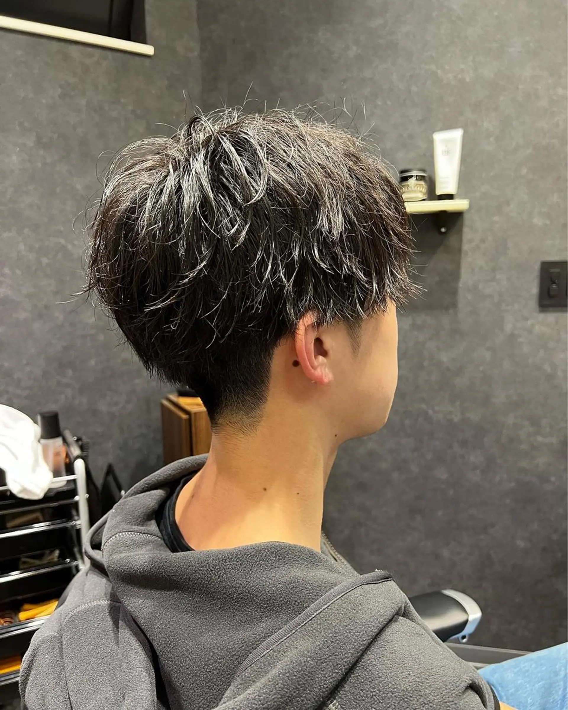 ショート パーマ メンズ センターパート メンズパーマ ツイストスパイラルパーマ 刈り上げ スパイラルパーマ カット パーマ BARBER SUGIYAMA所属・北千住理容室バーバー 小堀悠作のヘアスタイル