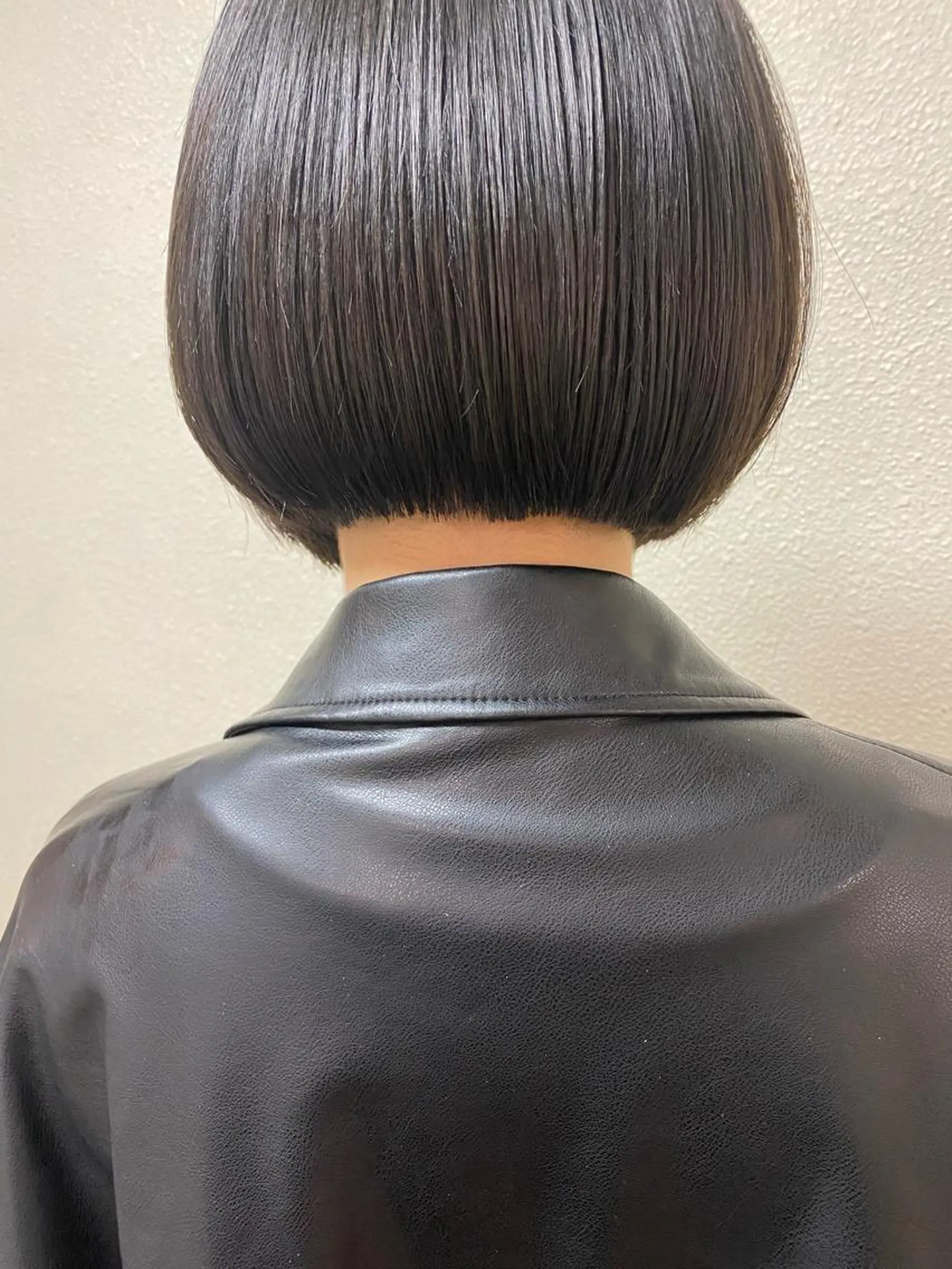 ショート カラー 黒髪 カット ヘアカラー 縮毛矯正 トリートメント ikeda shioriのヘアスタイル