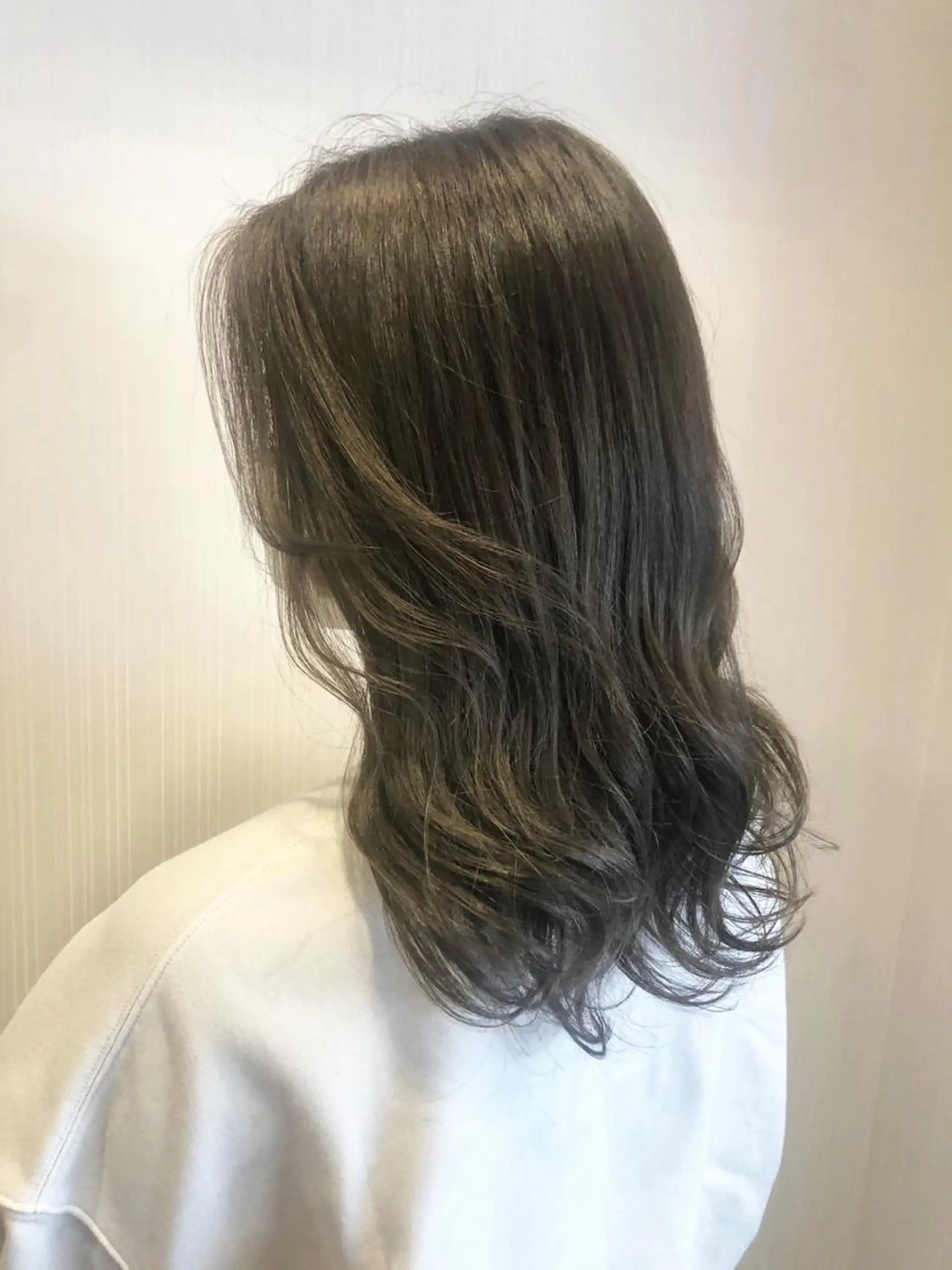 ミディアム カラー グレージュ カーキグレージュ カット ヘアカラー トリートメント 新井 友菜のヘアスタイル