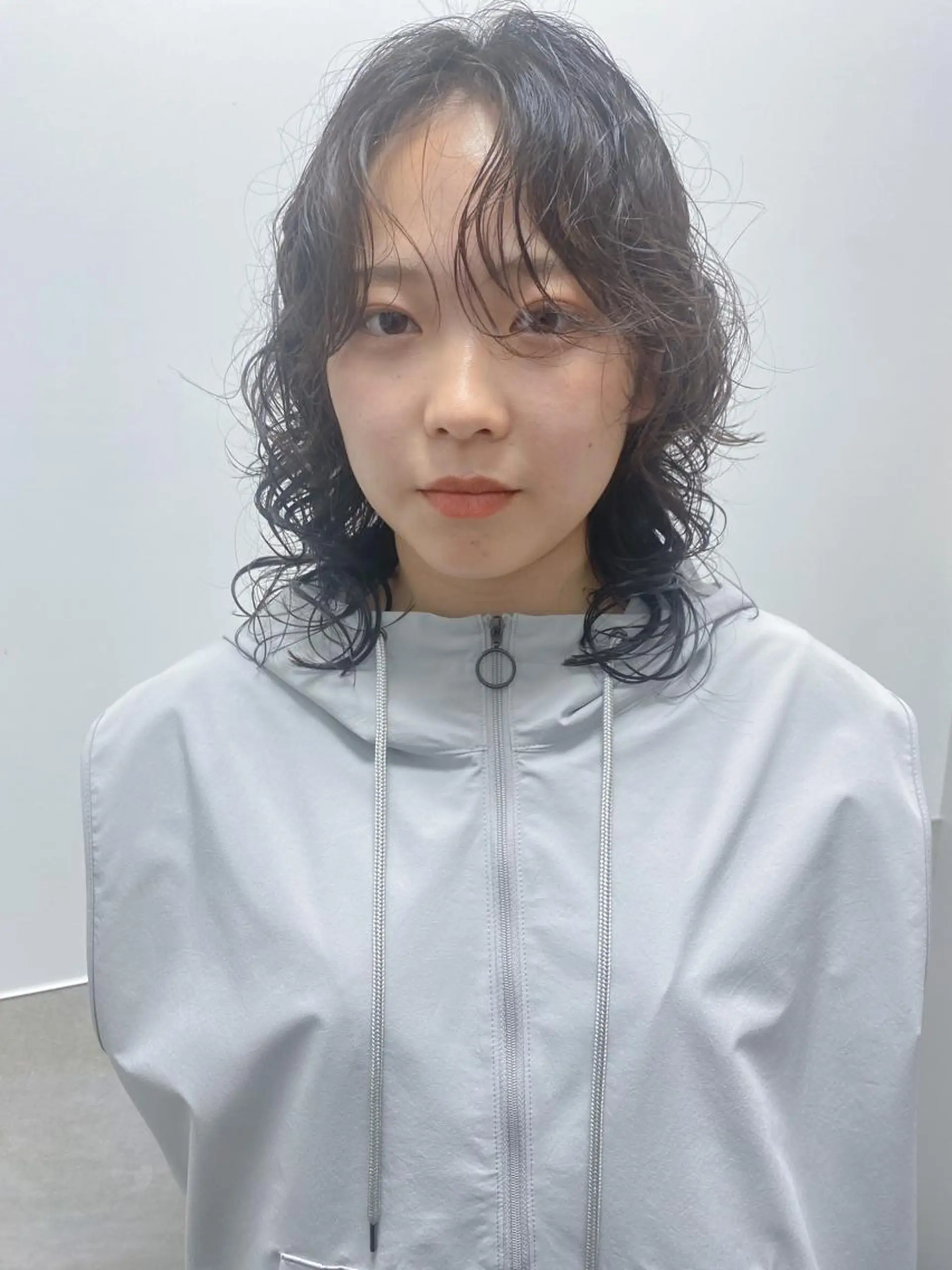 ミディアム パーマ THE DAY所属・AKI HASHIMOTOのヘアスタイル