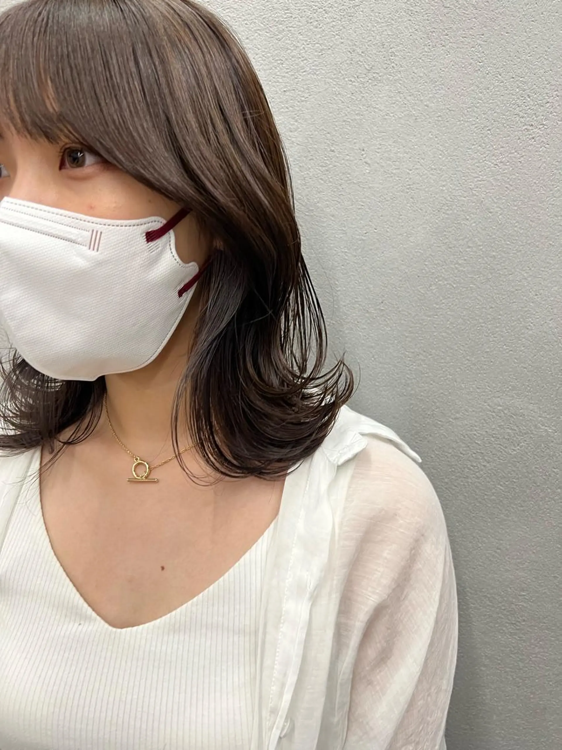 ミディアム カラー ハイライトカラー シルバー ハイライト カット ヘアカラー お顔まわりカット🌱 emo.村松泉綺のヘアスタイル
