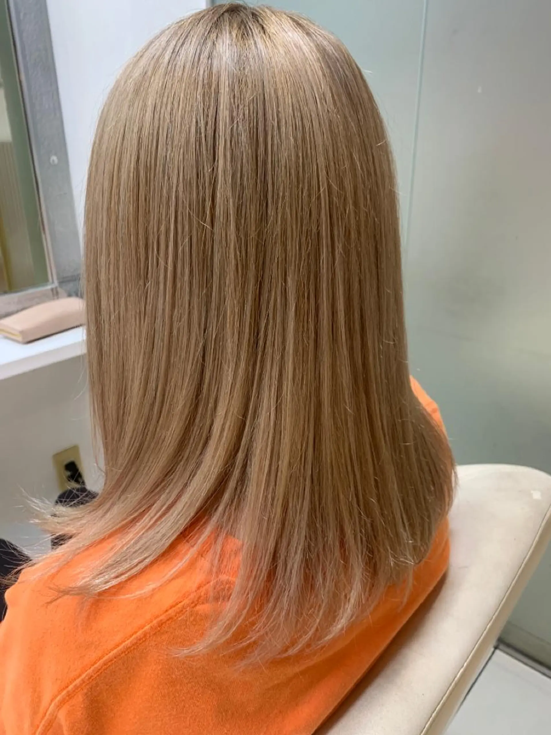 セミロング カラー ベージュカラー ヘアケアベースウィズ所属・柳川 玲也のヘアスタイル