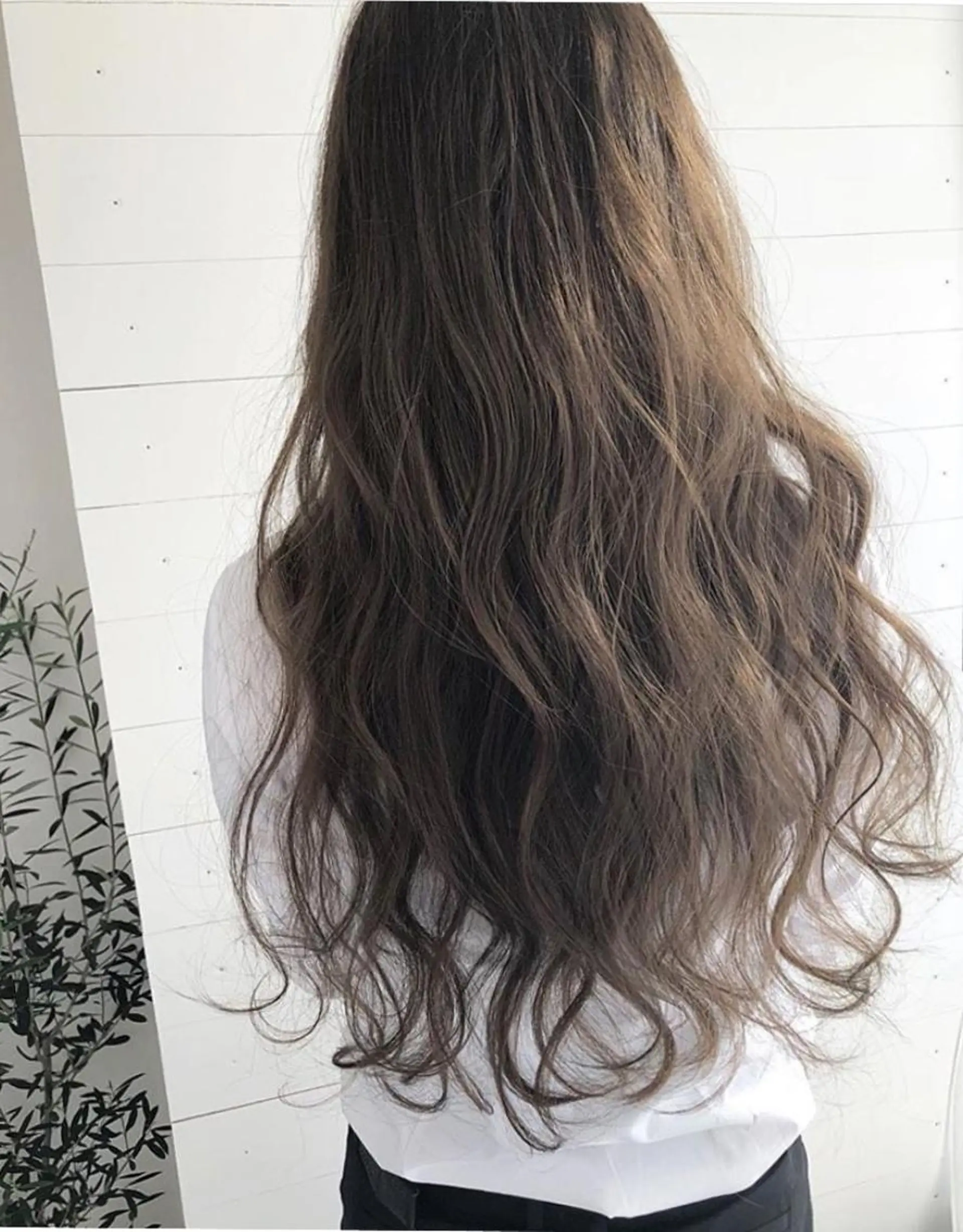 ロング カラー アッシュ アッシュグレー 透明感カラー ヘアカラー 大泉 美久のヘアスタイル