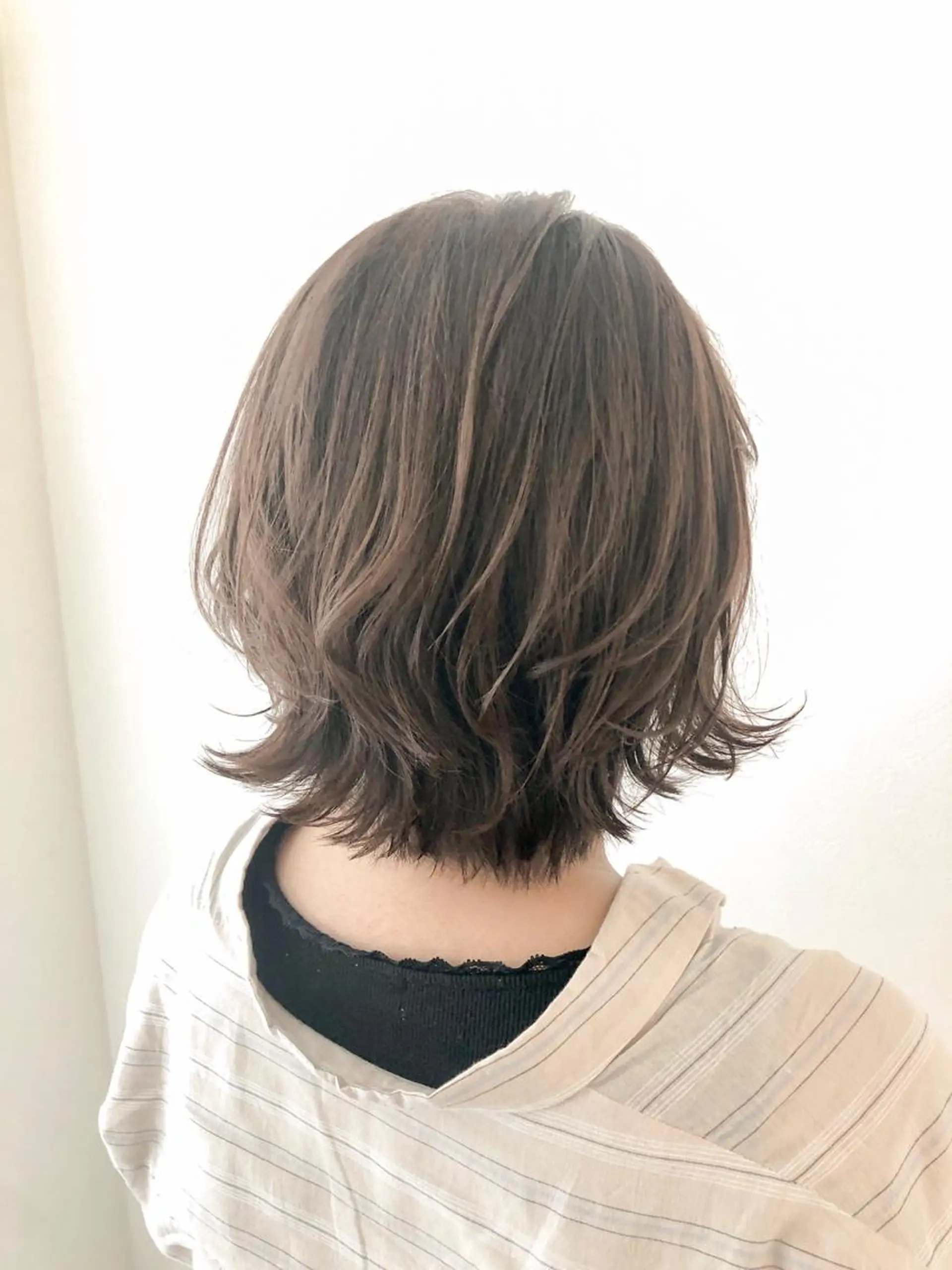 ショート ウルフカット カット ヘアカラー トリートメント a .のヘアスタイル