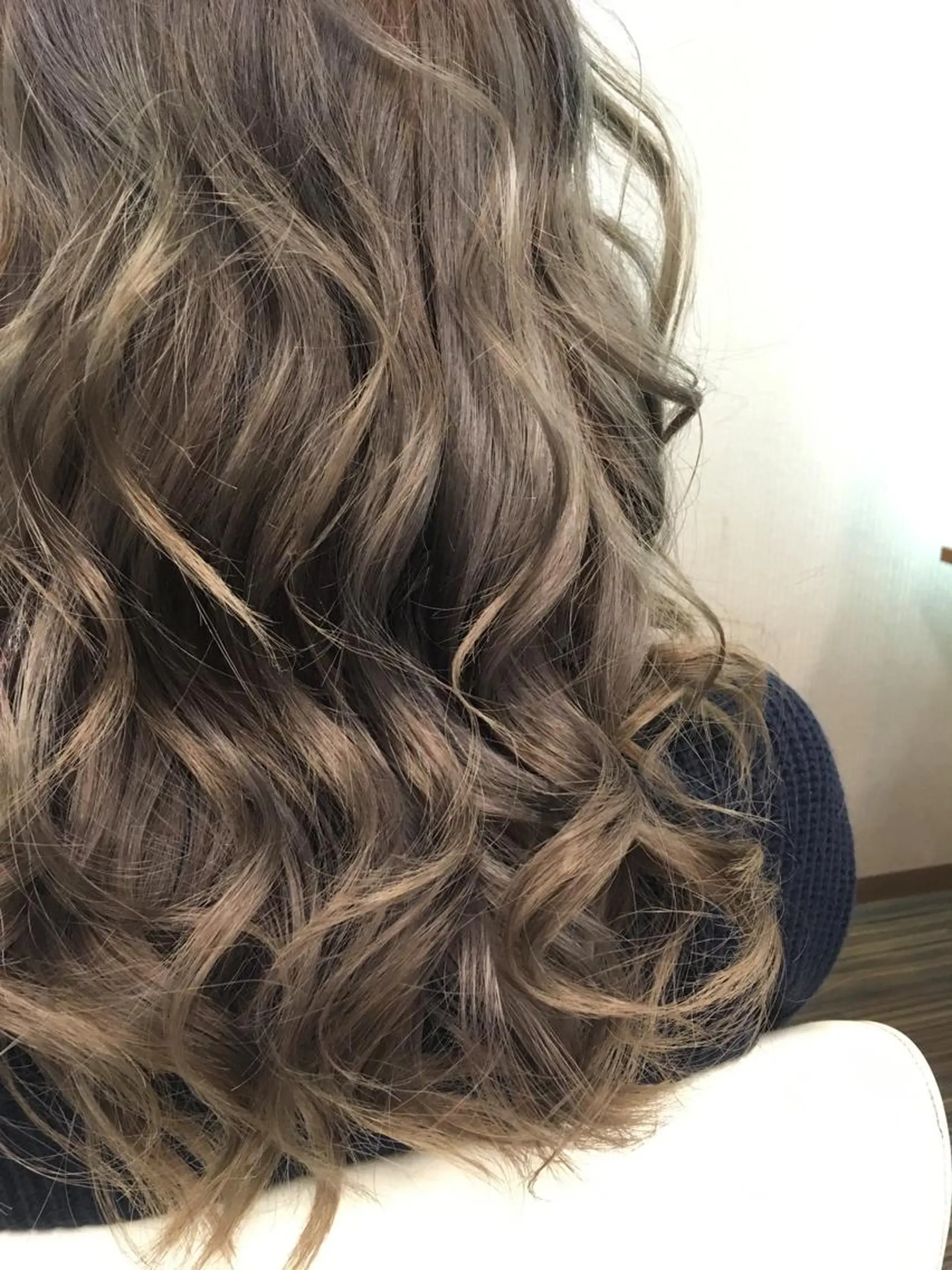 ロング カラー ブリーチ シルバー 外国人風カラー THREE所属・THREE 関根大のヘアスタイル