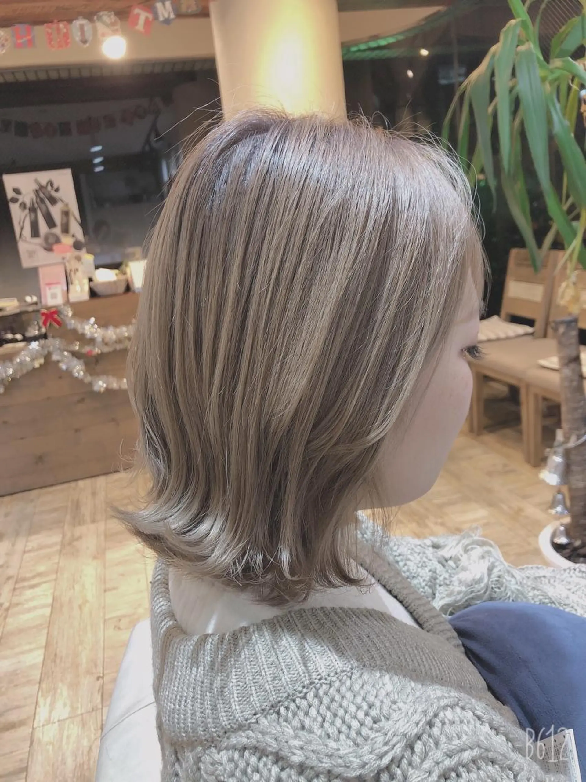 ミディアム カラー ベージュカラー ミルクティーベージュ ヘアカラー トリートメント 【垢抜け大人髪】 TIARA西山のヘアスタイル