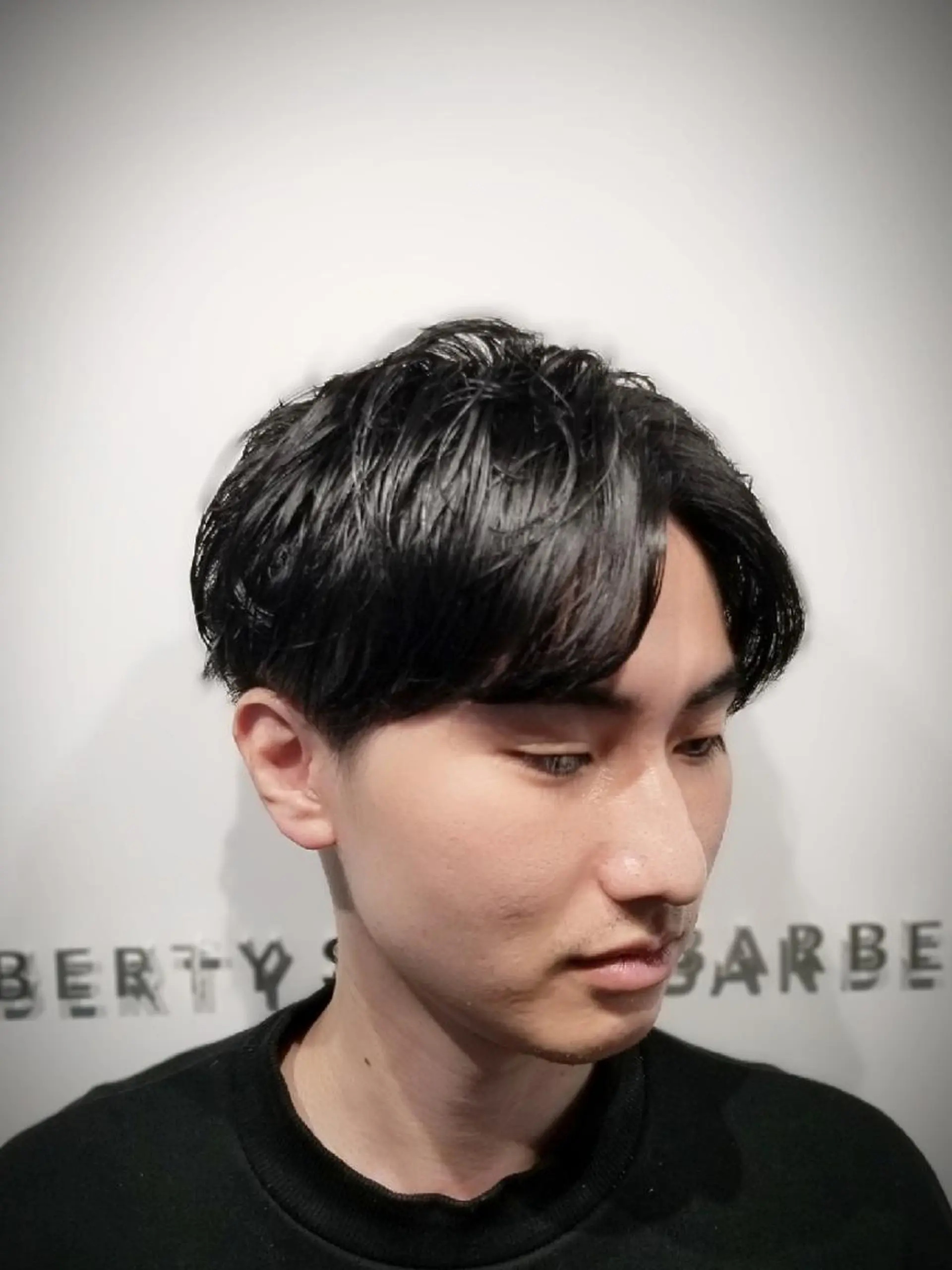 ミディアム メンズ パーマ ミディアムパーマ メンズブリーチ ビジネス フェードカット メンズ韓国風 カット パーマ LIBERTY・野地 barber  NDのヘアスタイル