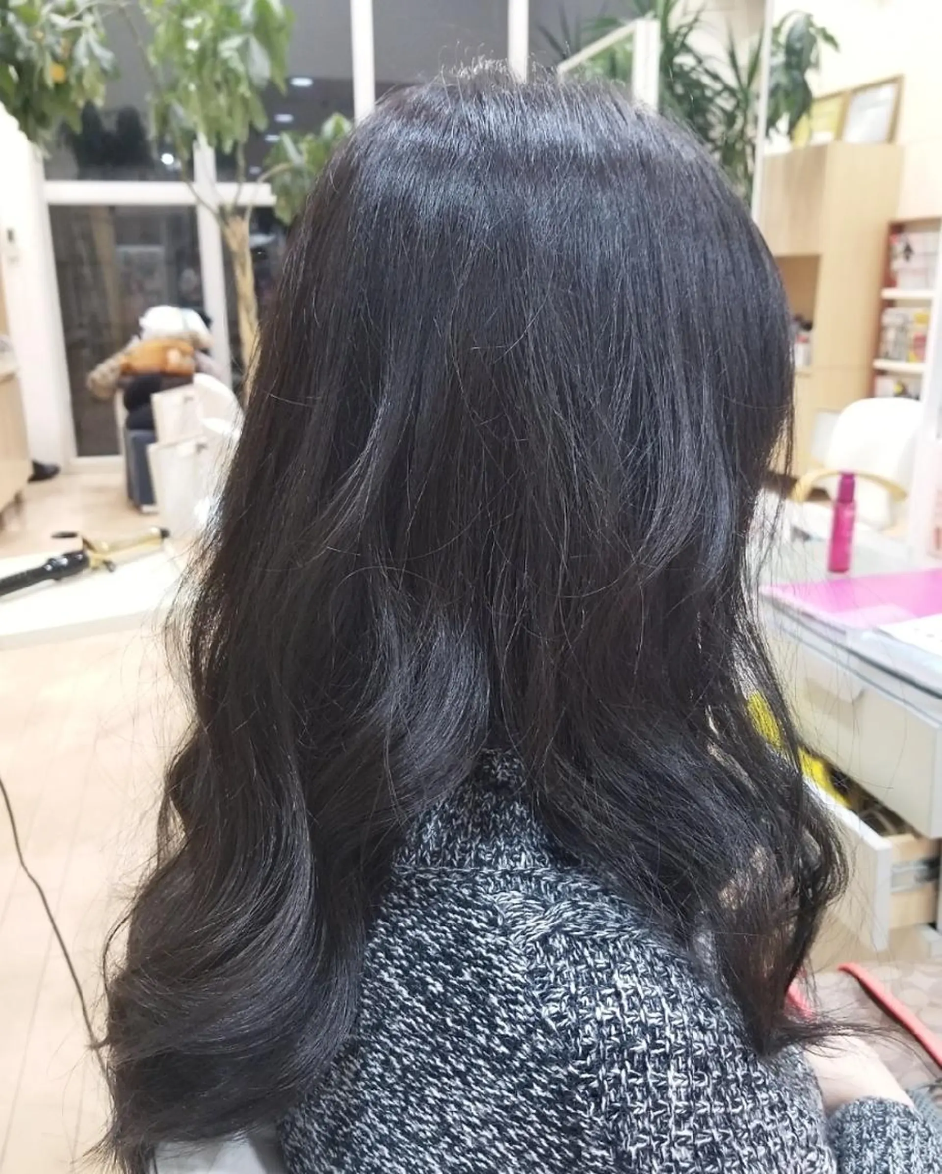 ロング カラー 黒髪 ブルーカラー ブルーブラック 透明感カラー カット トリートメント 関口 友菜のヘアスタイル