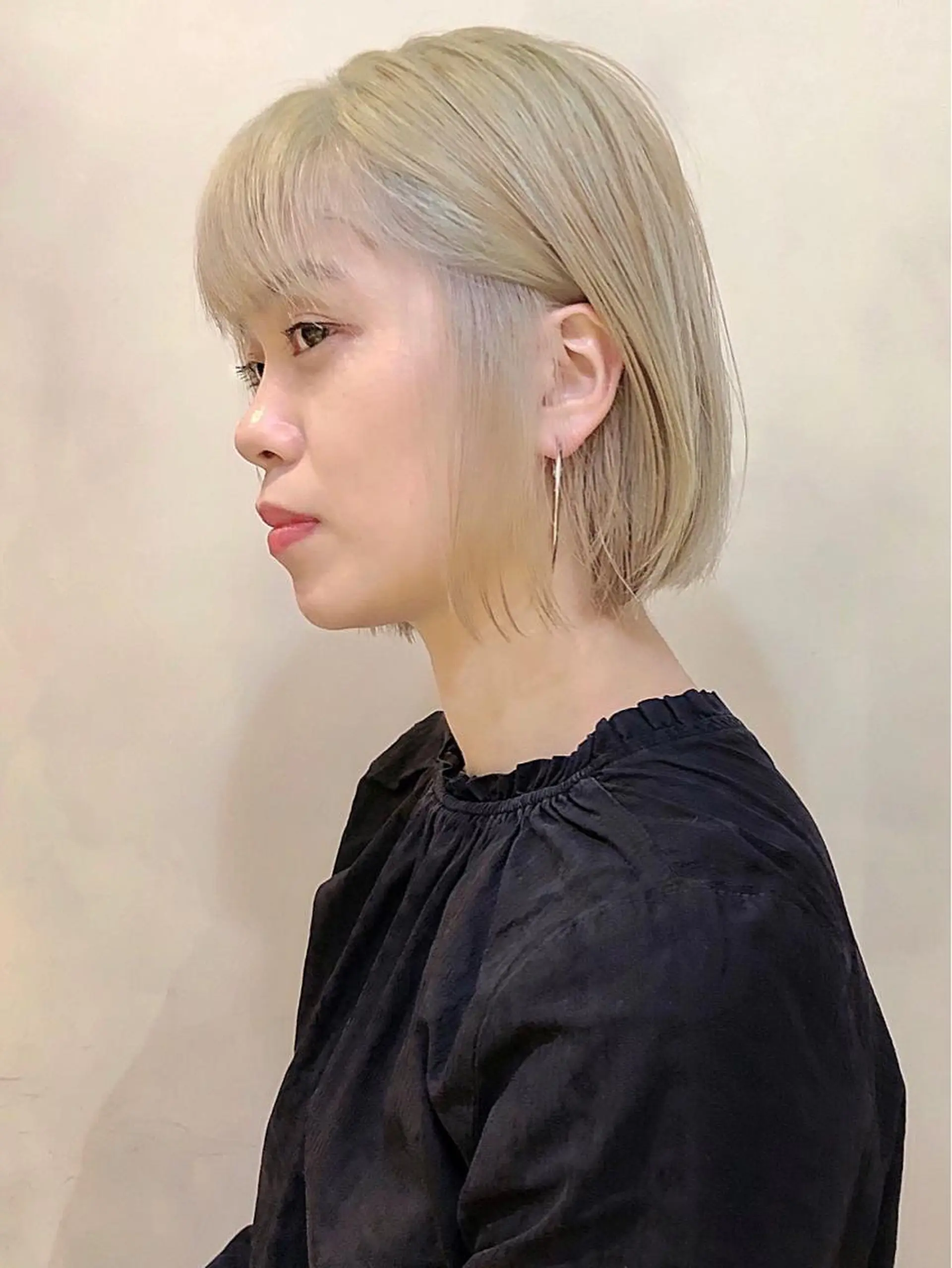 ショート カラー ボブ カット ヘアカラー トリートメント SALOWIN所属・ブリーチ✨ ボブ✨レイヤーのヘアスタイル
