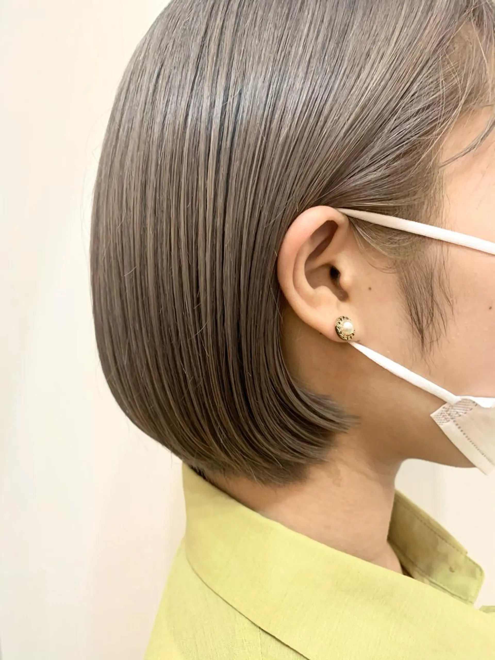 ミディアム カラー グレージュ シアーグレージュ ボブ ヘアカラー トリートメント chama レイヤーカットのヘアスタイル