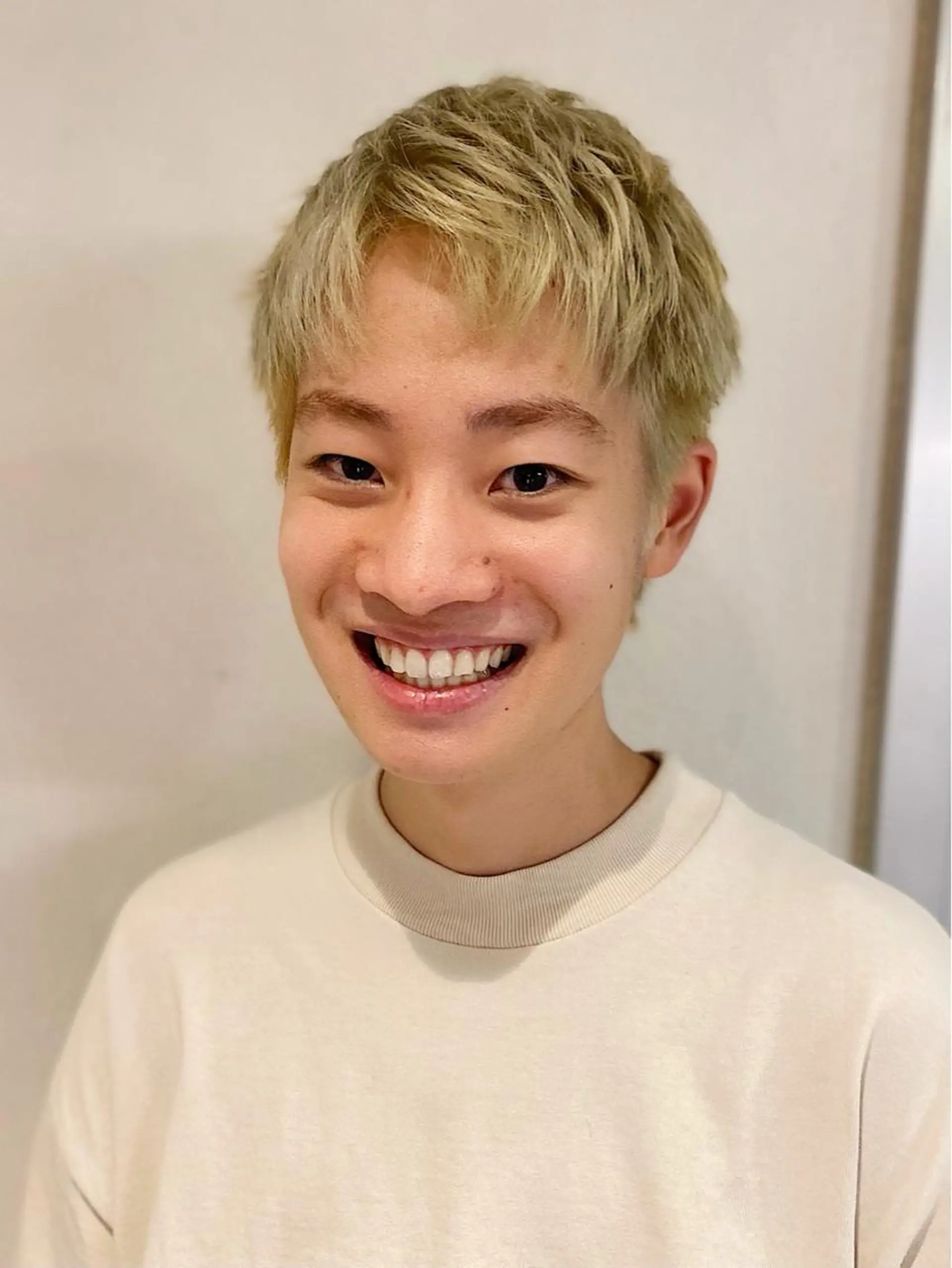 ショート カラー ヘアアレンジ メンズ 学生（メンズ向け） ブロンド 学生 ショートヘア 坂尻 嘉珠也のヘアスタイル
