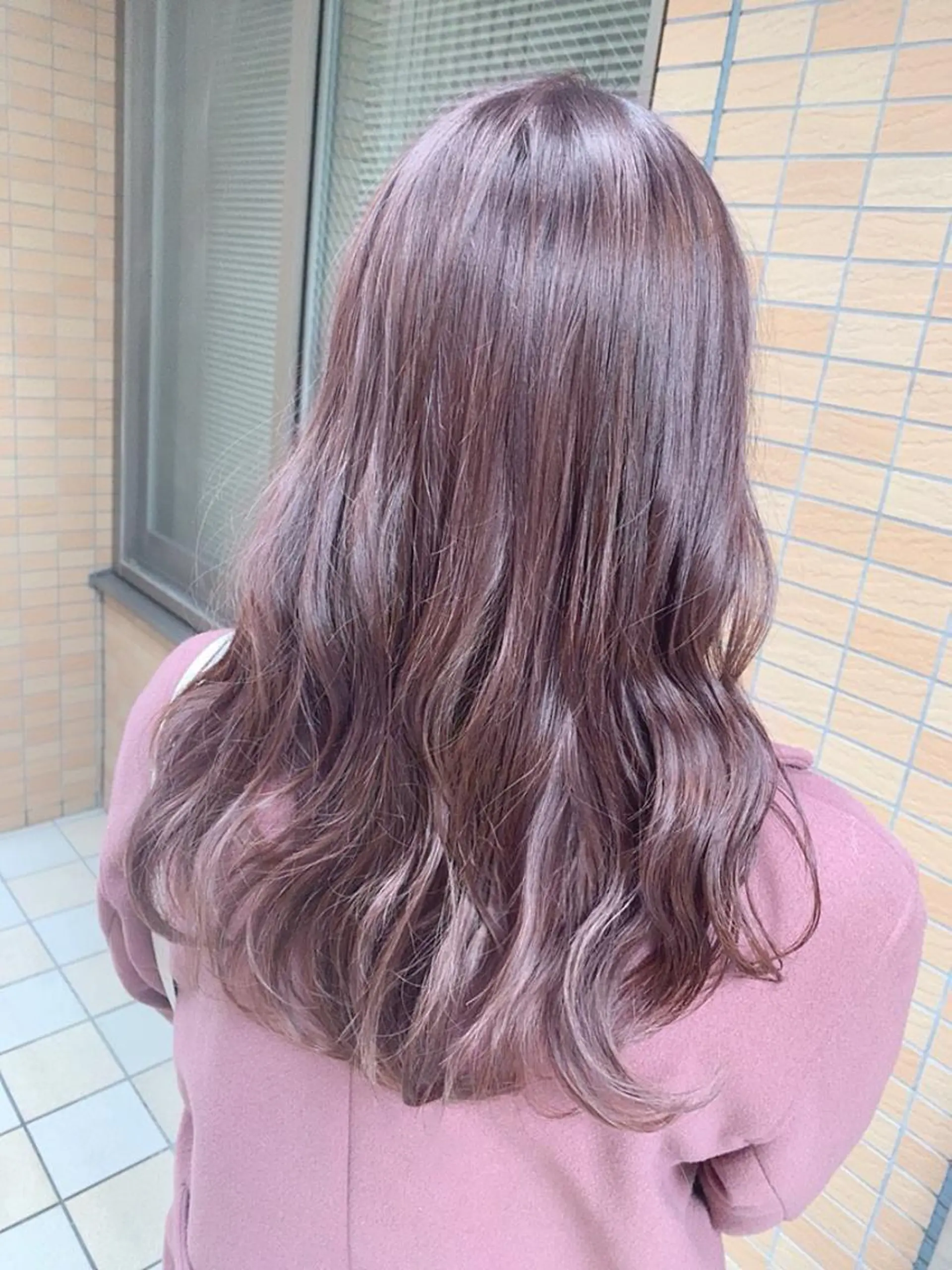 ロング カラー ブリーチ ブラウンカラー 透明感カラー ハイライトカラー ピンクカラー 髪質改善＆韓国風 RINAのヘアスタイル