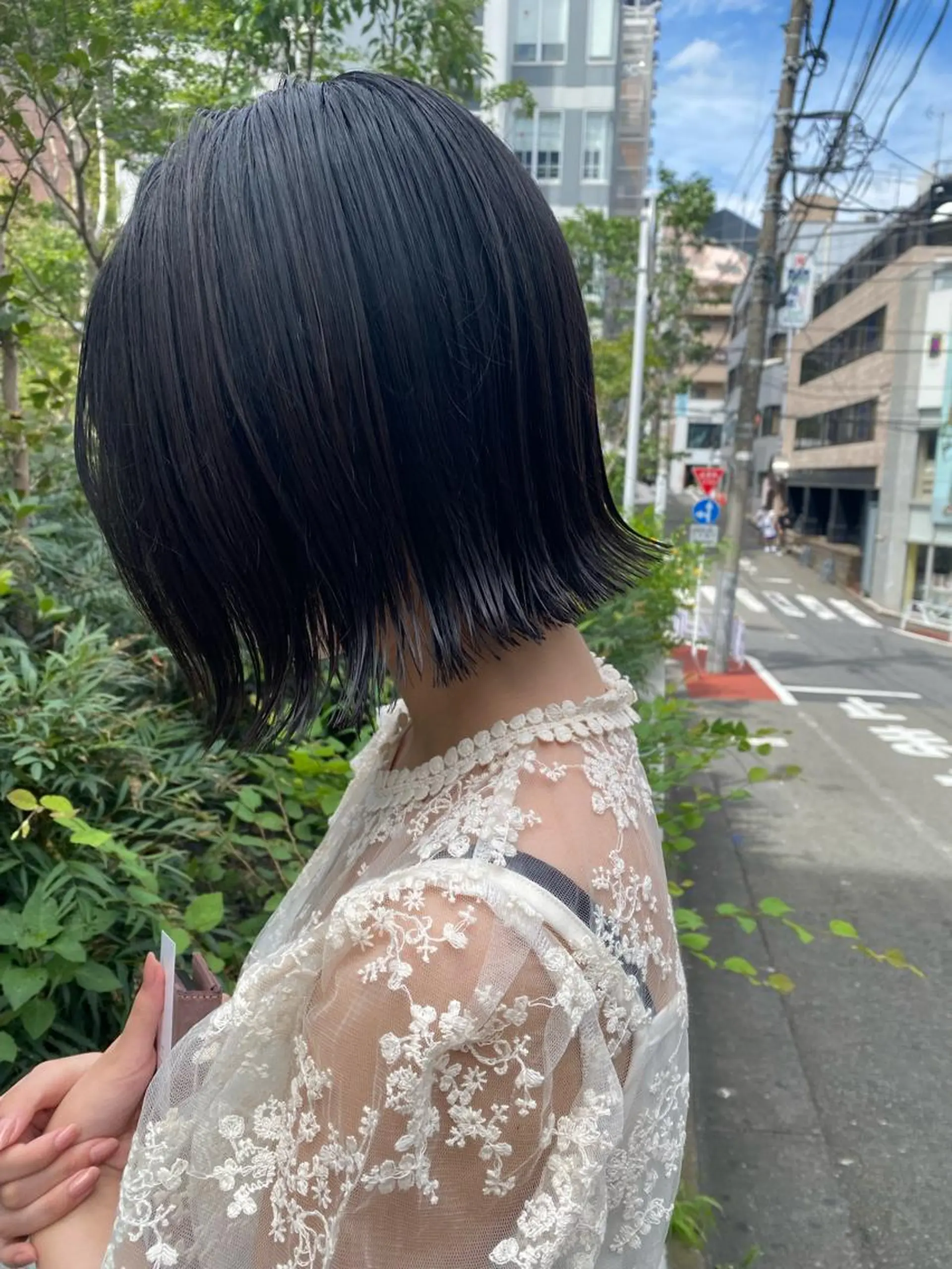 ショート カラー ヘアアレンジ 切りっぱなしボブ アッシュ アッシュグレー バレイヤージュ ベージュカラー 抜きっぱなしブロンド ササキカズマのヘアスタイル