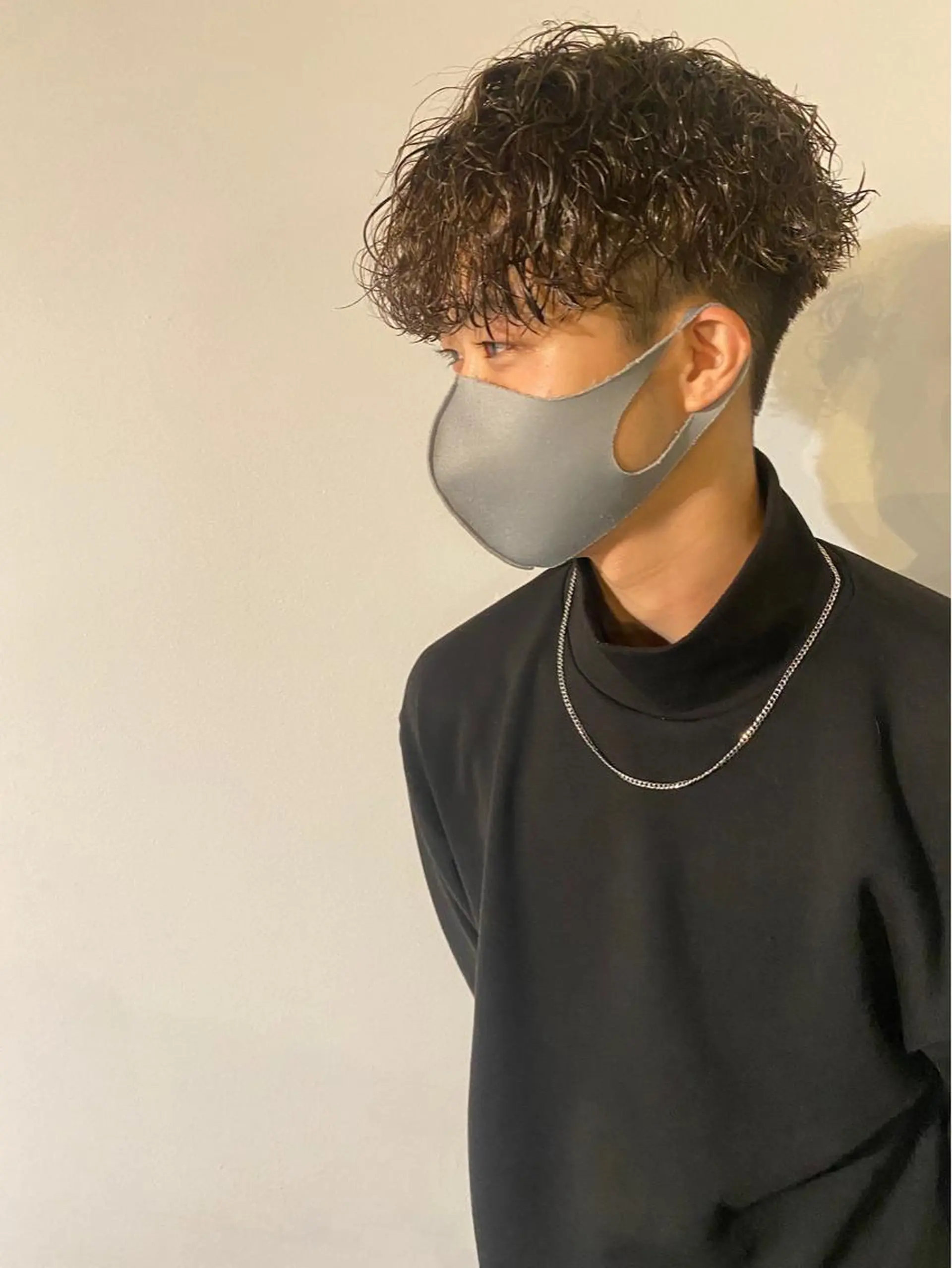 ミディアム パーマ メンズ ミディアムパーマ メンズブリーチ コンマヘア フェードカット メンズハイライト 🔹YUTA🔹 メンズパーマのヘアスタイル