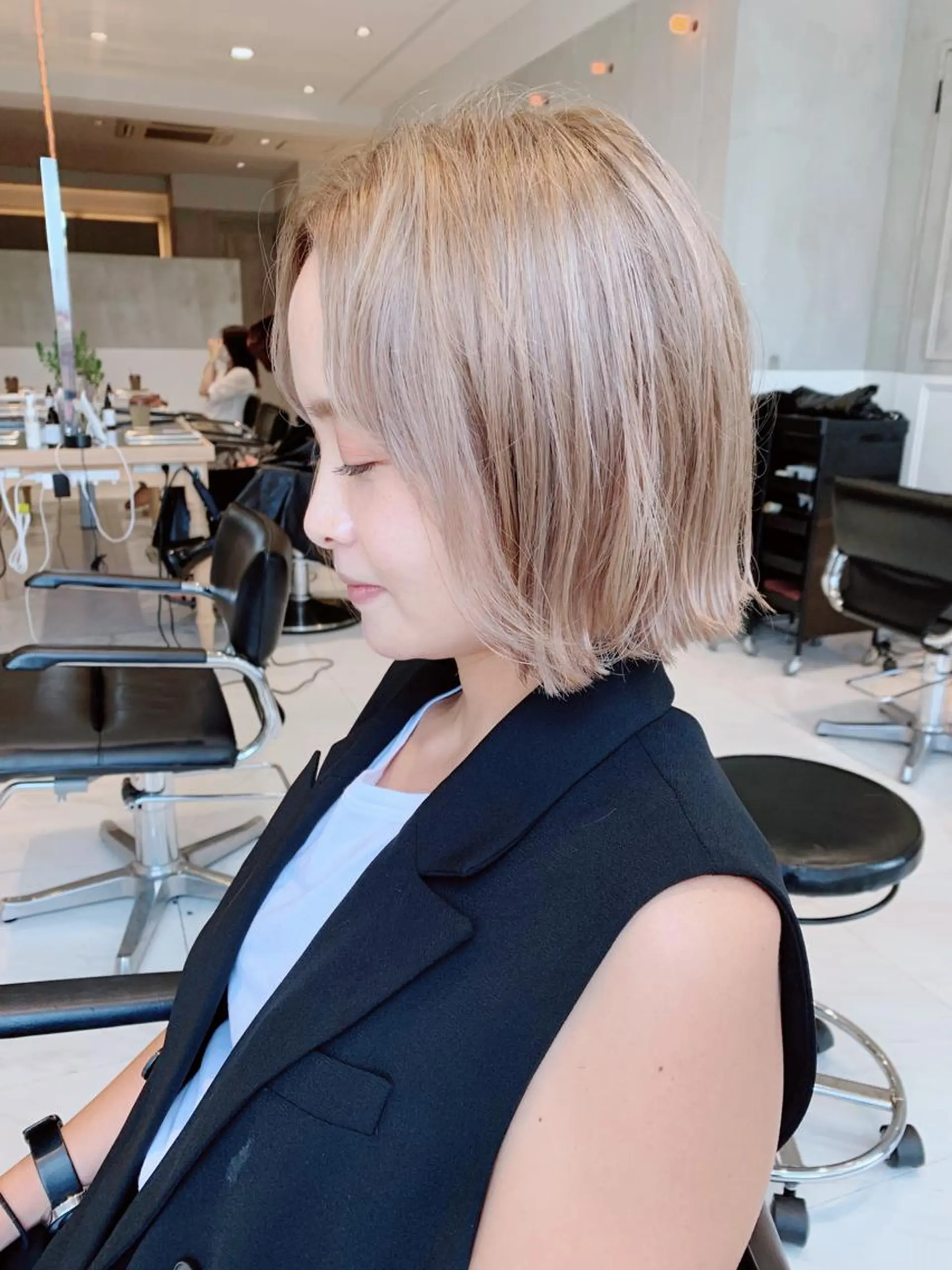 ショート 透明感ブリーチ カラー✨有坂映哉のヘアスタイル