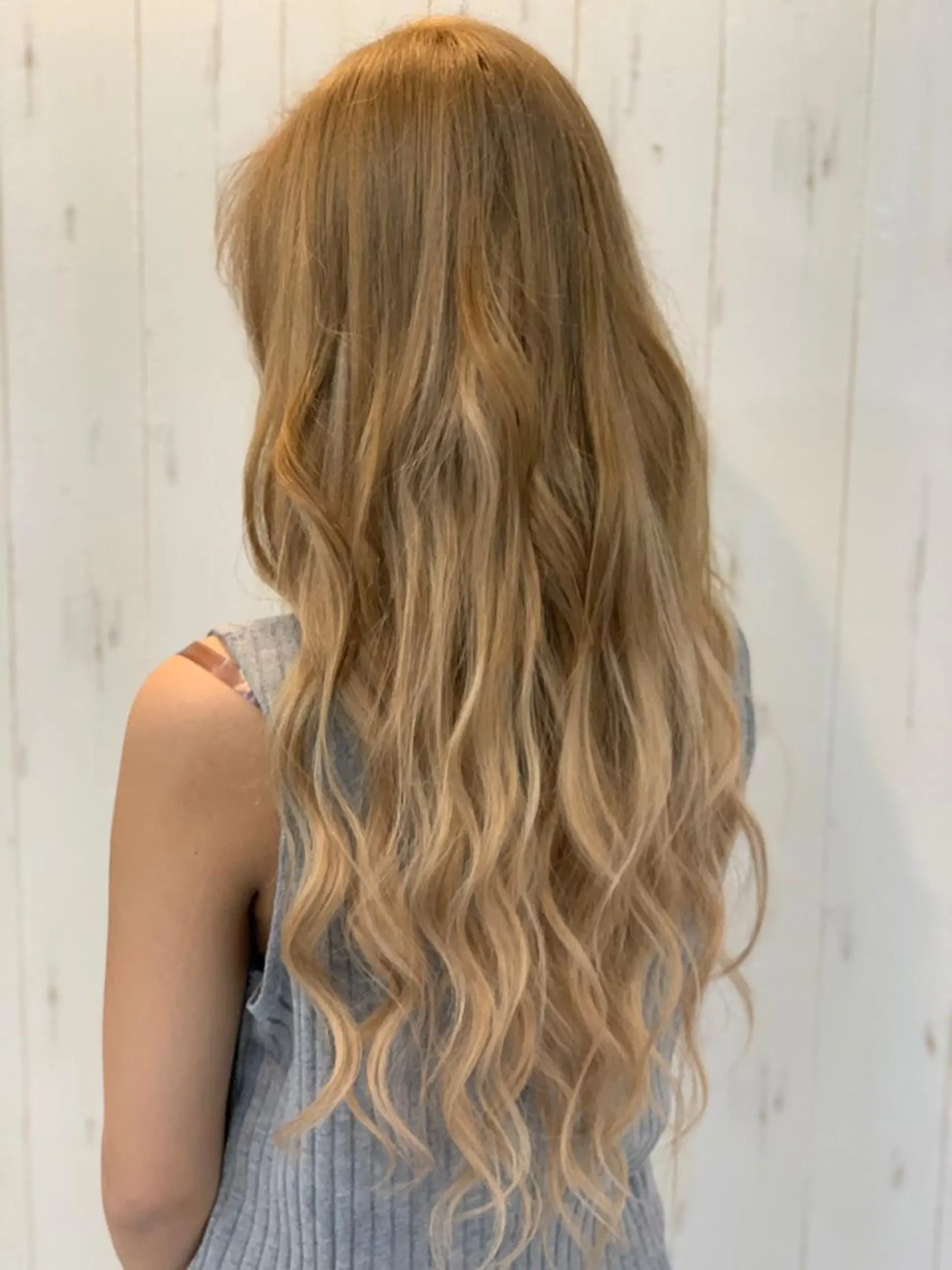 ロング カラー シールエクステ ベージュカラー ブリーチ エクステ ロング レミーエクステ大阪 Device梅田のヘアスタイル