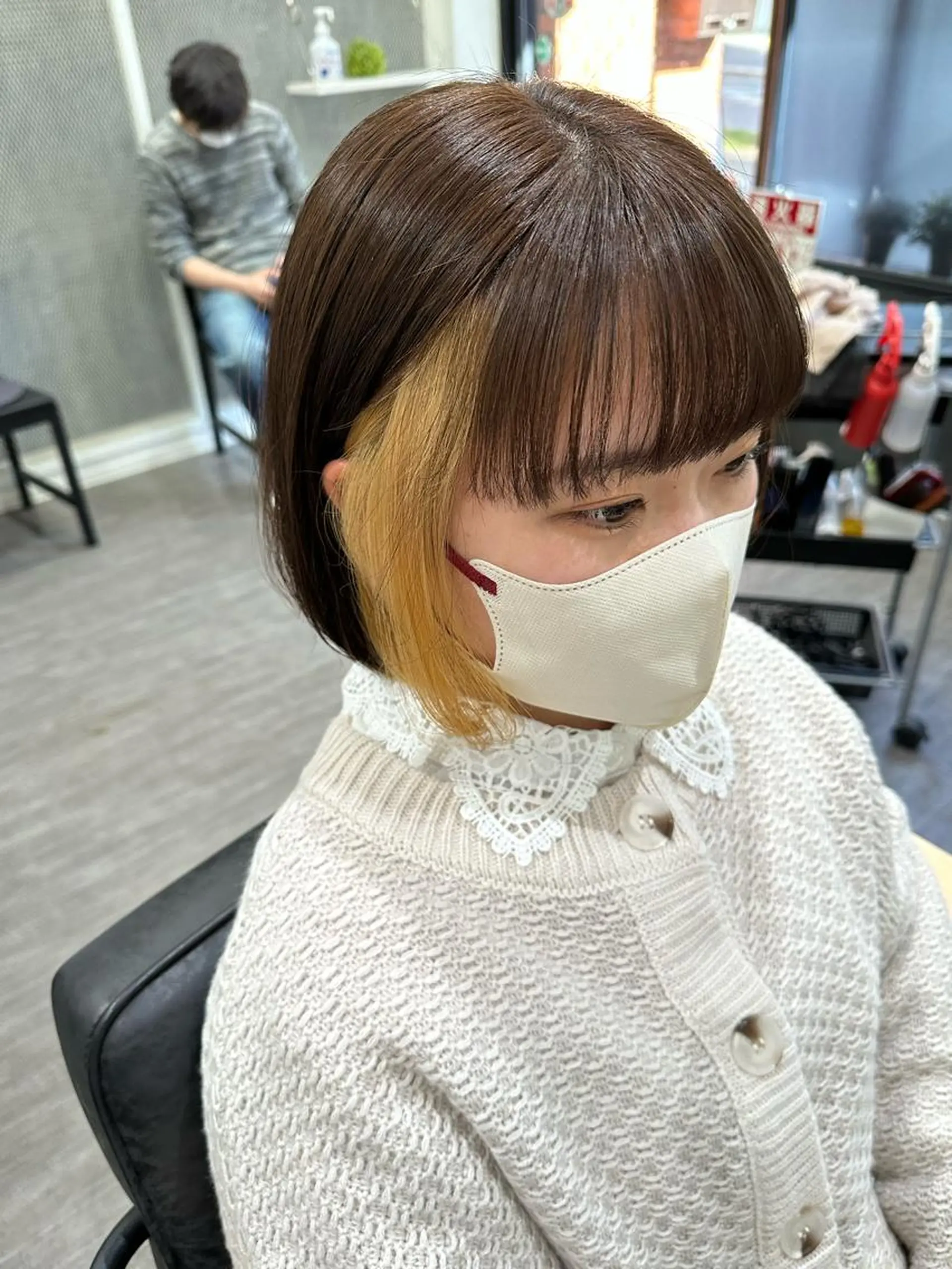 ミディアム カラー ブロンド カット ヘアカラー トリートメント 上田 紗也のヘアスタイル