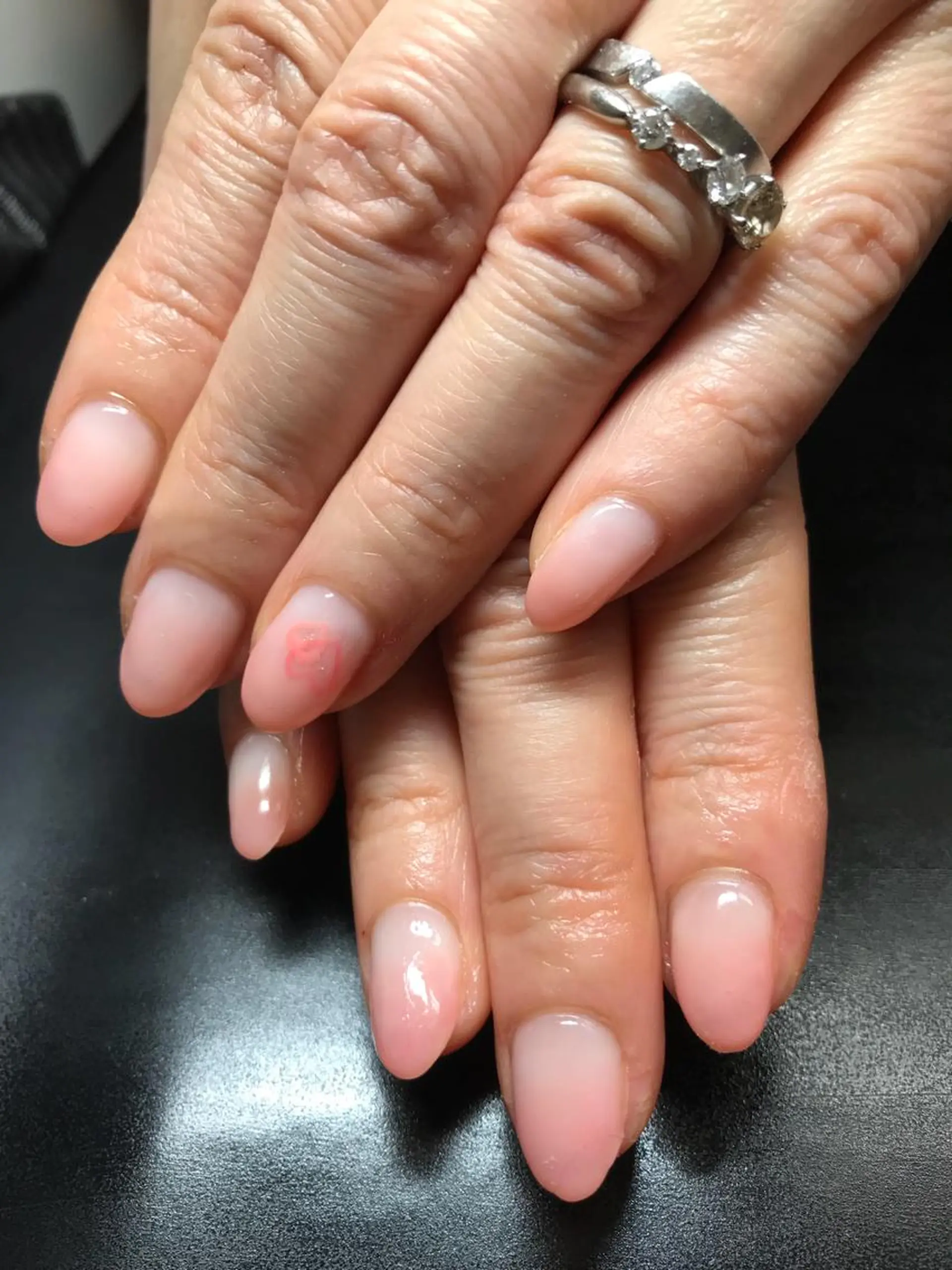 ネイル ハンドネイル みんなの店所属・仲谷 つかさのエステ・リラクイメージ