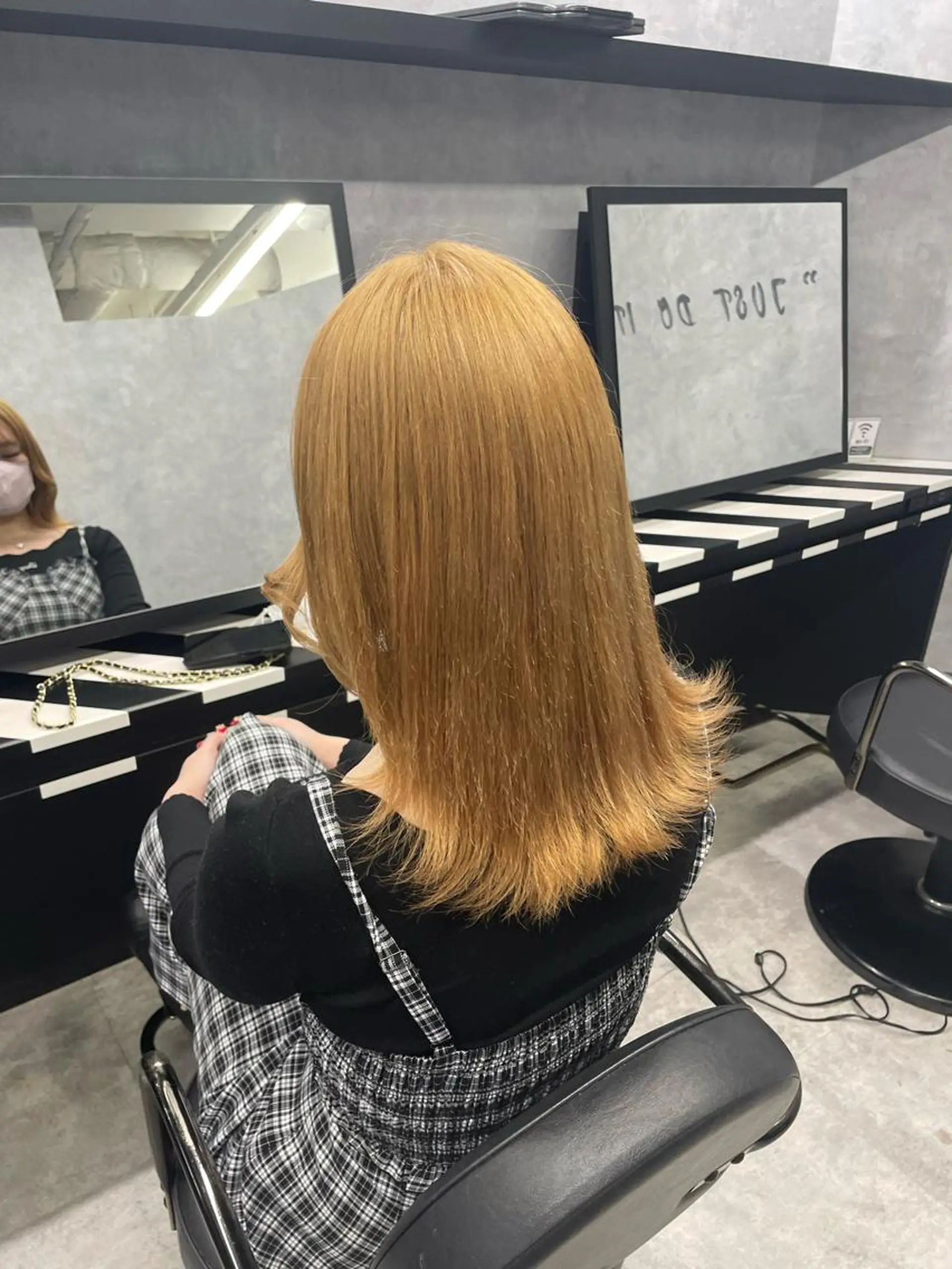 セミロング Cielro【 シェイロ 】所属・Cielro/ダブル カラー/西田咲希のヘアスタイル