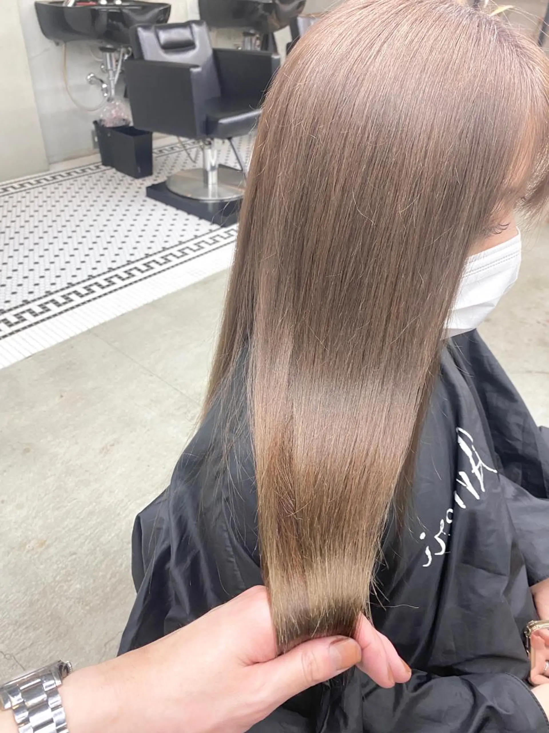 ロング カラー パーマ ヘアアレンジ メンズ キッズ ネイル マツエク・マツパ ベージュカラー ミルクティーベージュ カット ヘアカラー トリートメント 🌸グレージュ/ 艶髪🌸yutaのヘアスタイル