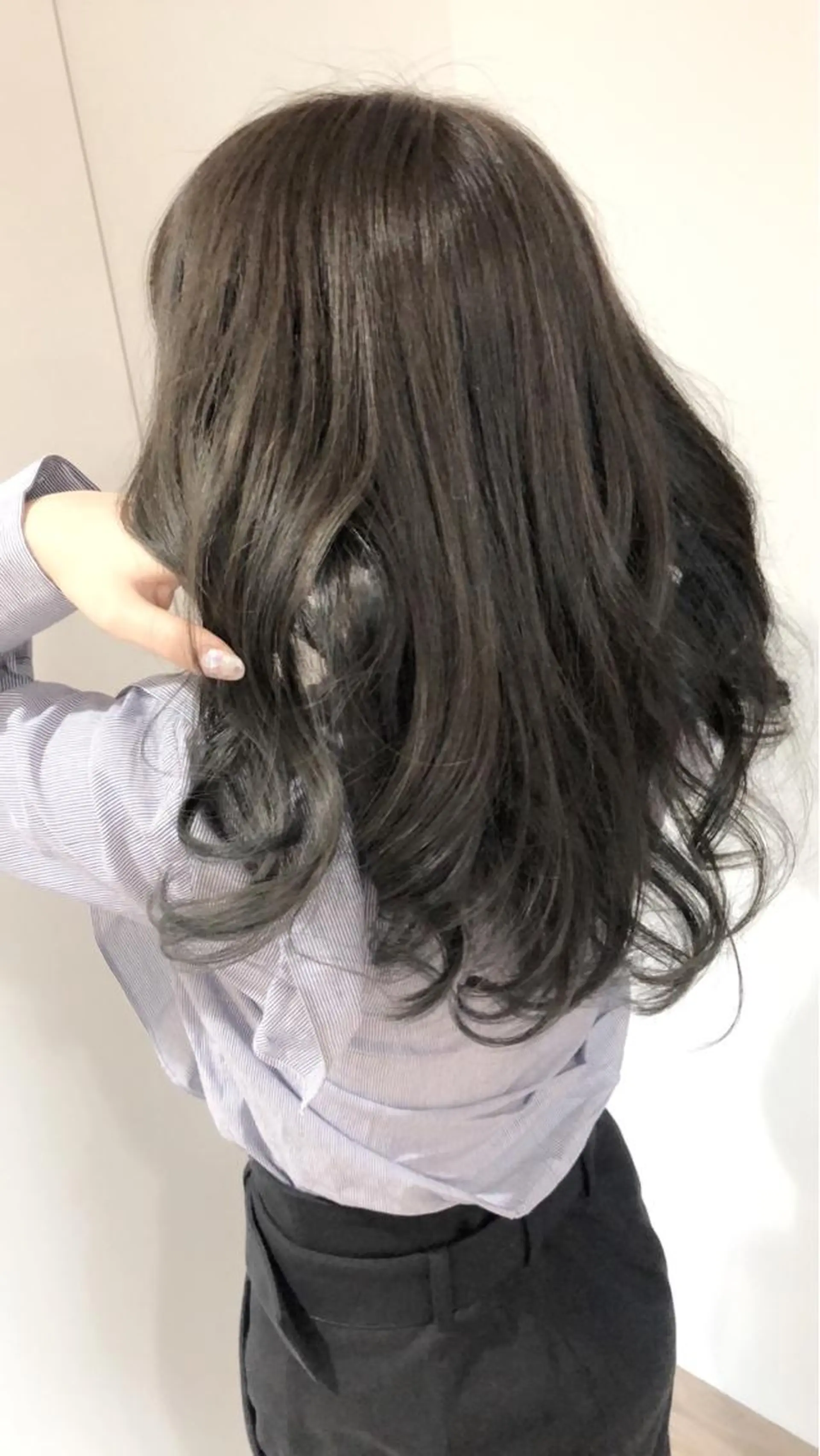 ロング カラー グレージュ エフェクトブリーチ エクステhiroのヘアスタイル