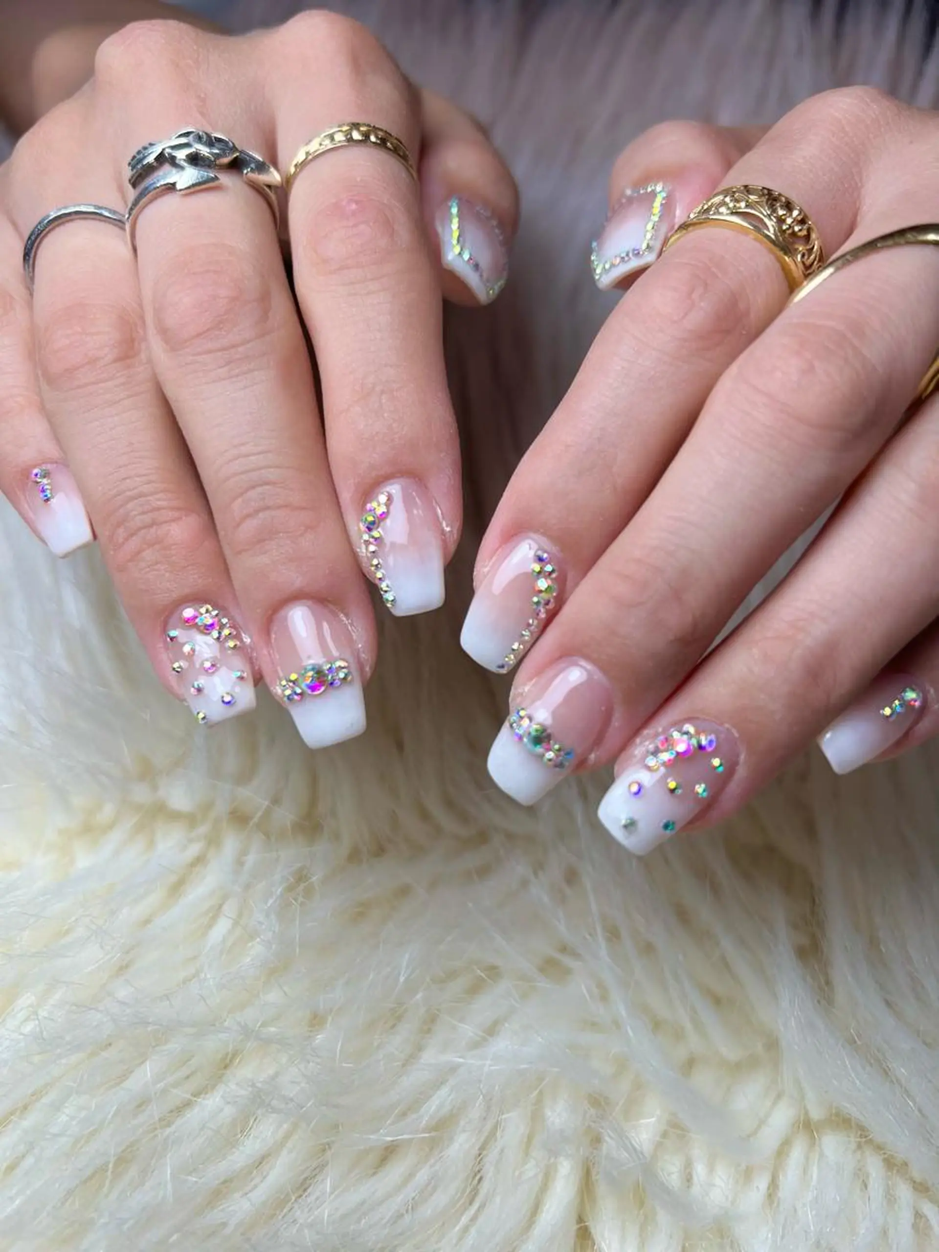 ネイル オーロラネイル ジェルネイル グラデーション キラキラネイル 持ち込み ハンドネイル flowers nailのネイルデザイン