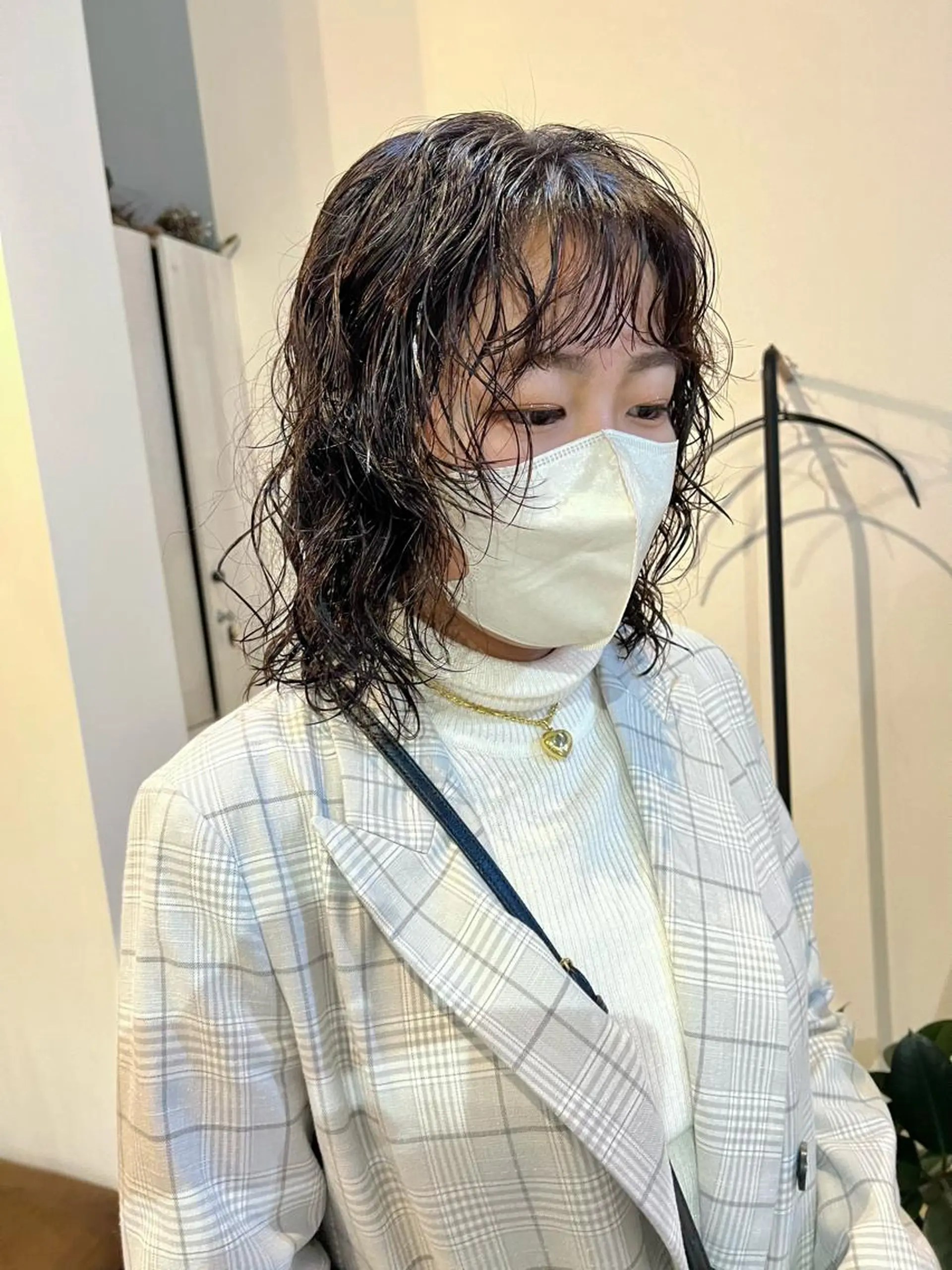 ミディアム パーマ ミディアムパーマ レイヤーカット ニュアンスパーマ mizuki ニュアンスパーマのその他イメージ