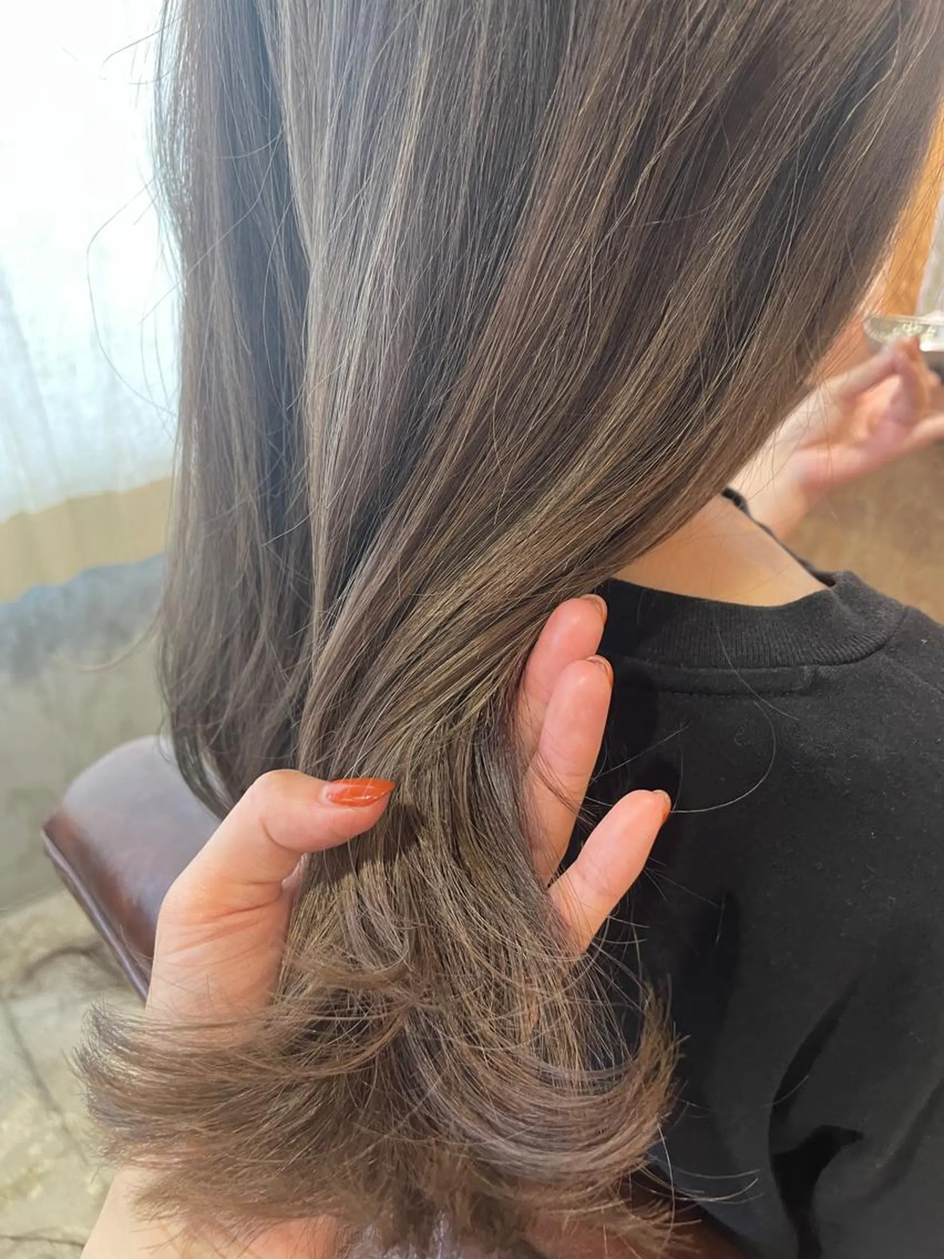 ロング ハイライト カット ヘアカラー トリートメント さの あやねのヘアスタイル