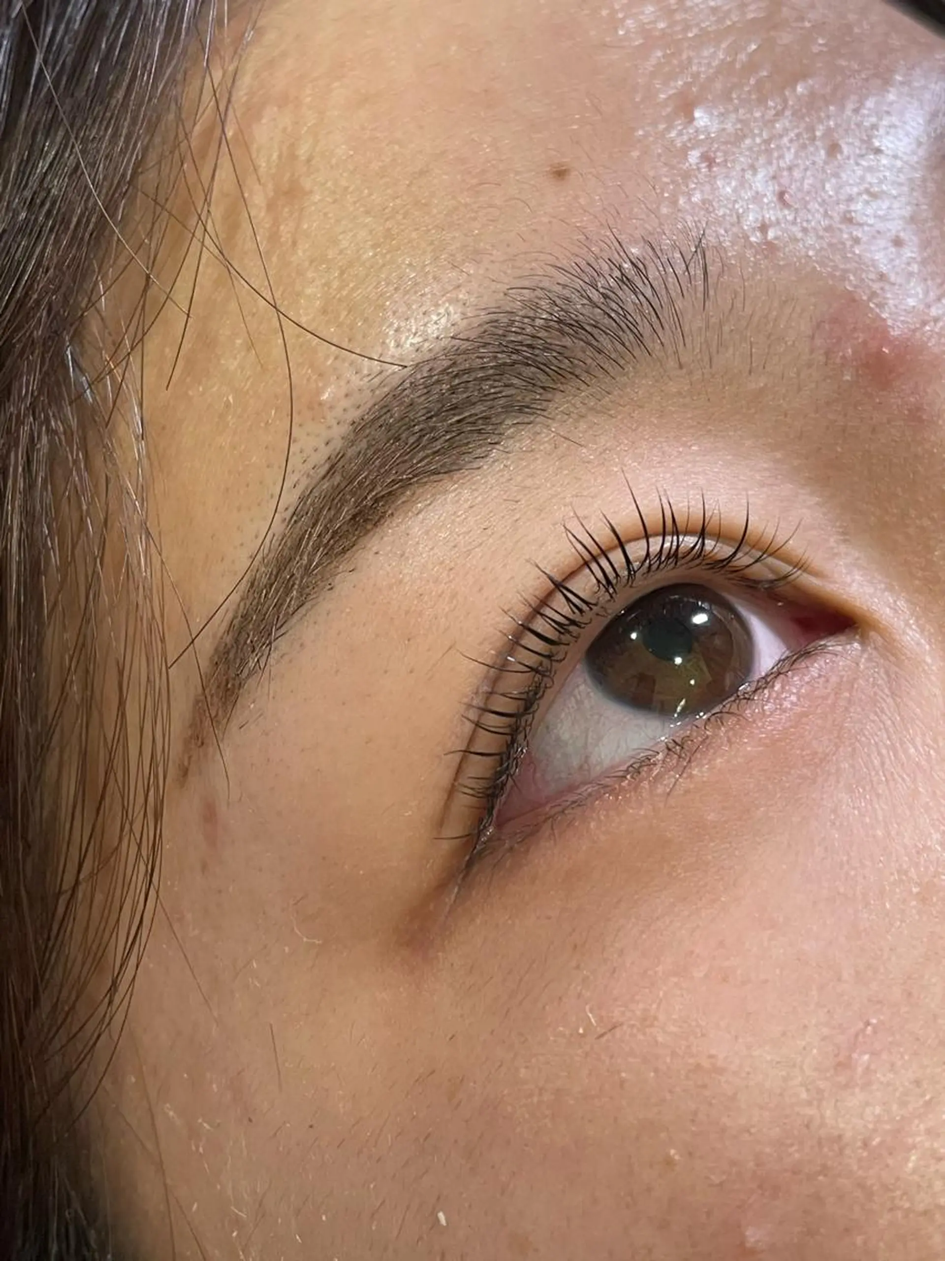 マツエク・マツパ cure所属・井上 真里奈のヘアスタイル