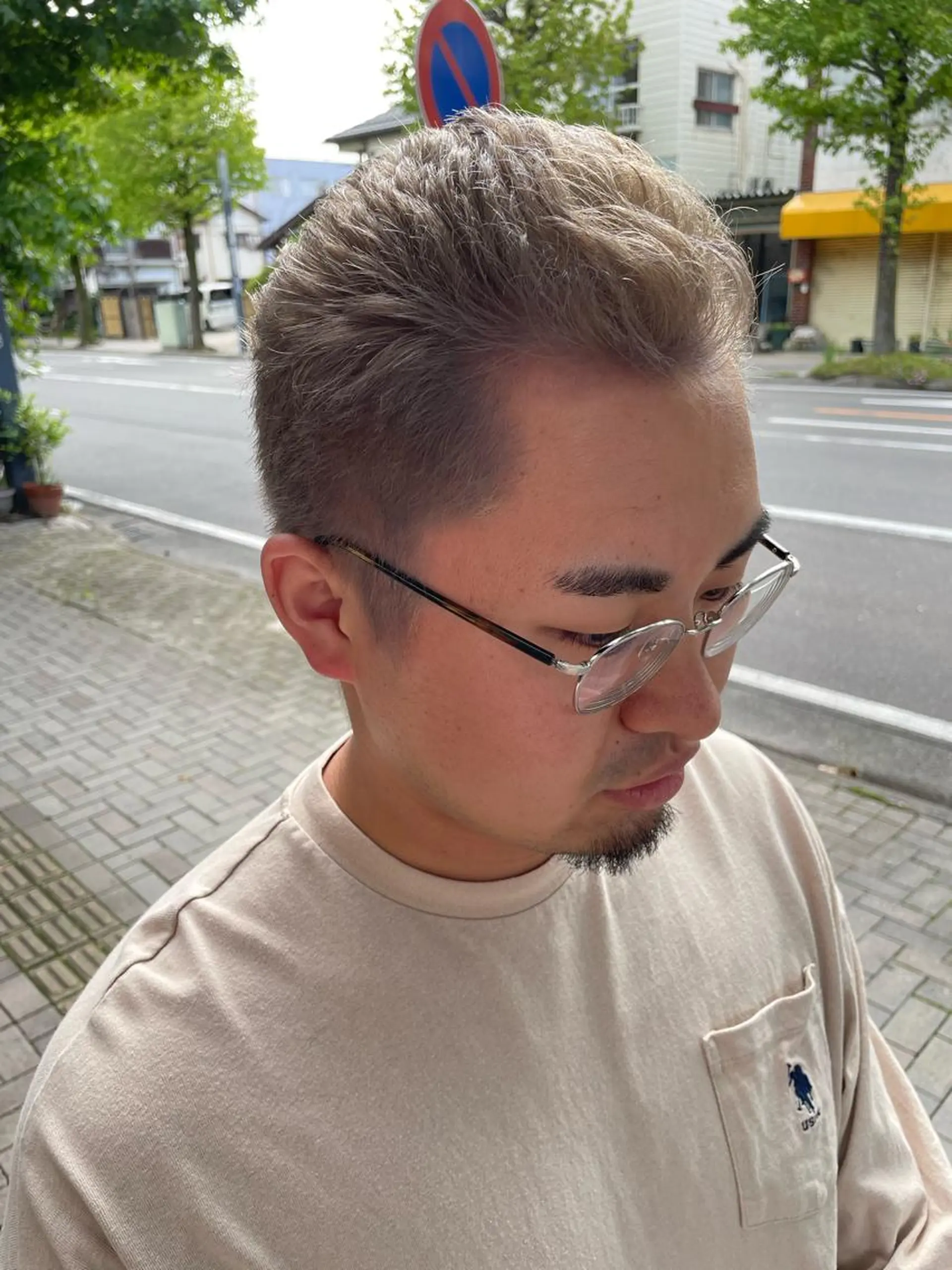 カラー メンズ ブロンド シルバー オノ アカネのヘアスタイル