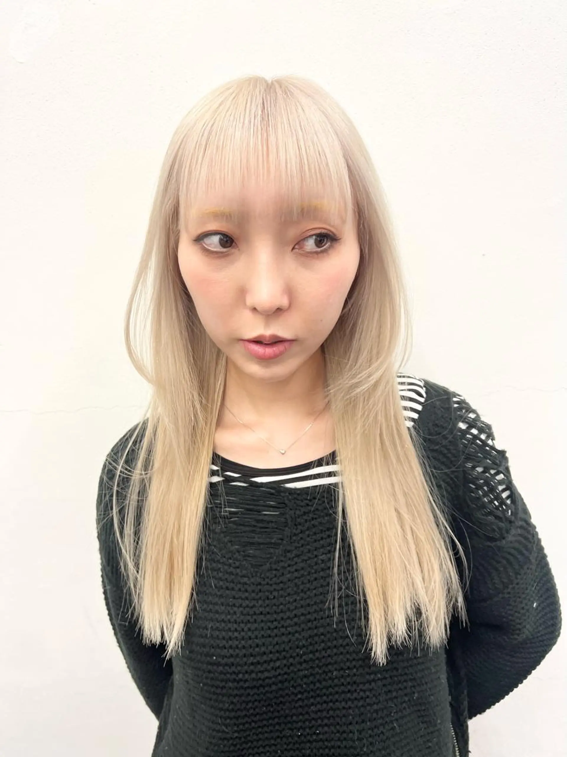 セミロング カラー ヘアアレンジ ブリーチ ブロンド ケアブリーチ 透明感カラー ハイトーンカラー HARU//原宿🤍 リピート率NO.1のヘアスタイル