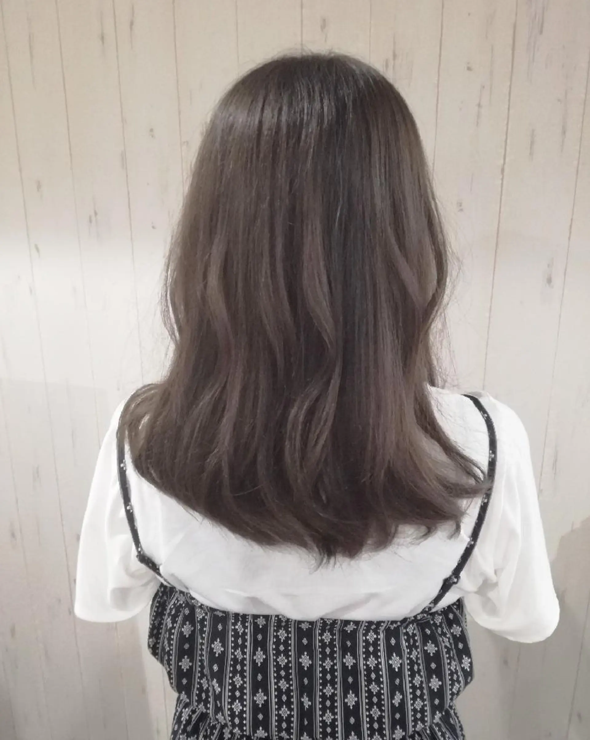 ミディアム カラー アッシュ 西川 敏夫のヘアスタイル