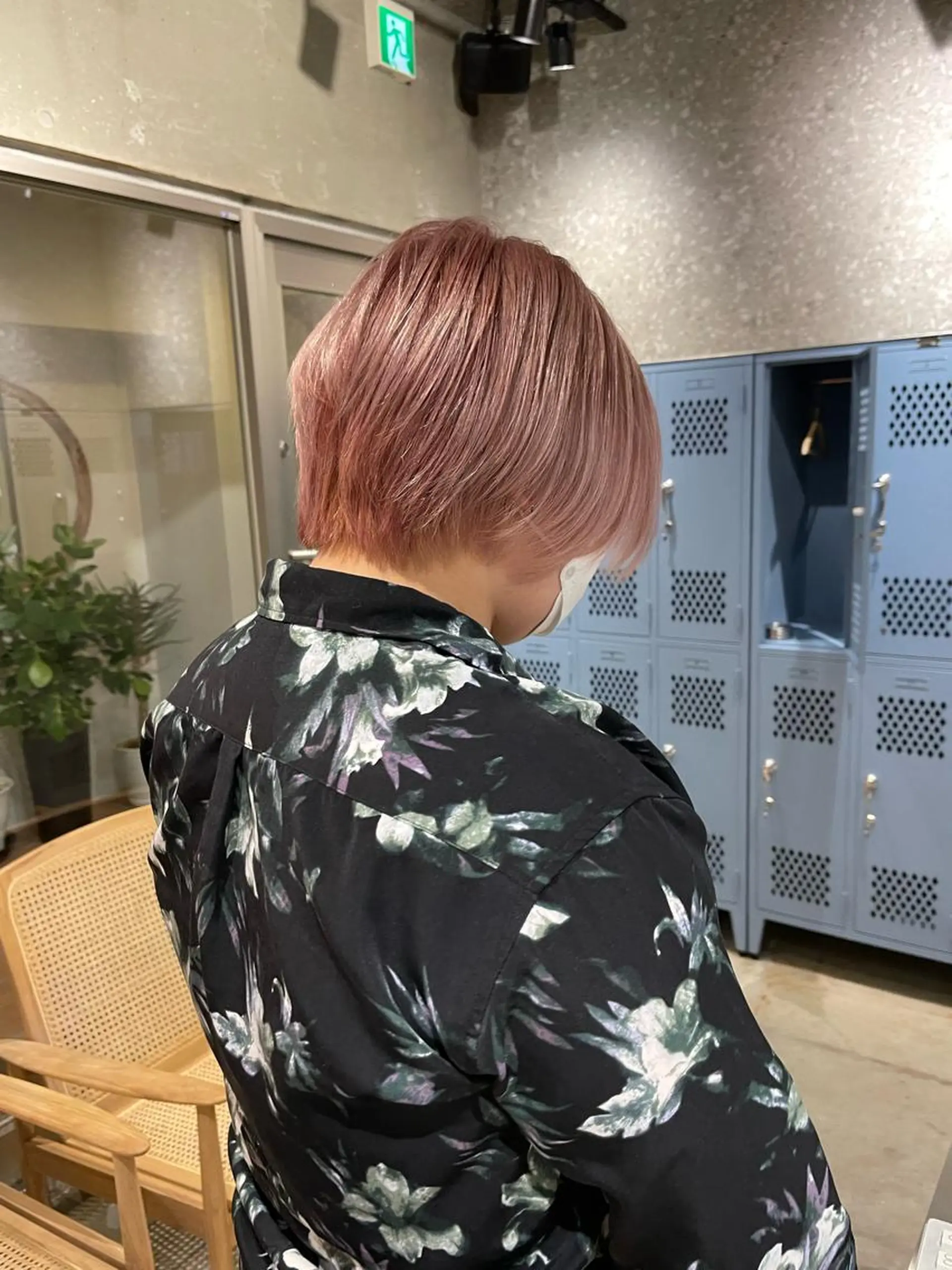 ショート カラー ブロンド ピンクカラー ヘアカラー 透明感カラー 大人グレージュ有村のヘアスタイル