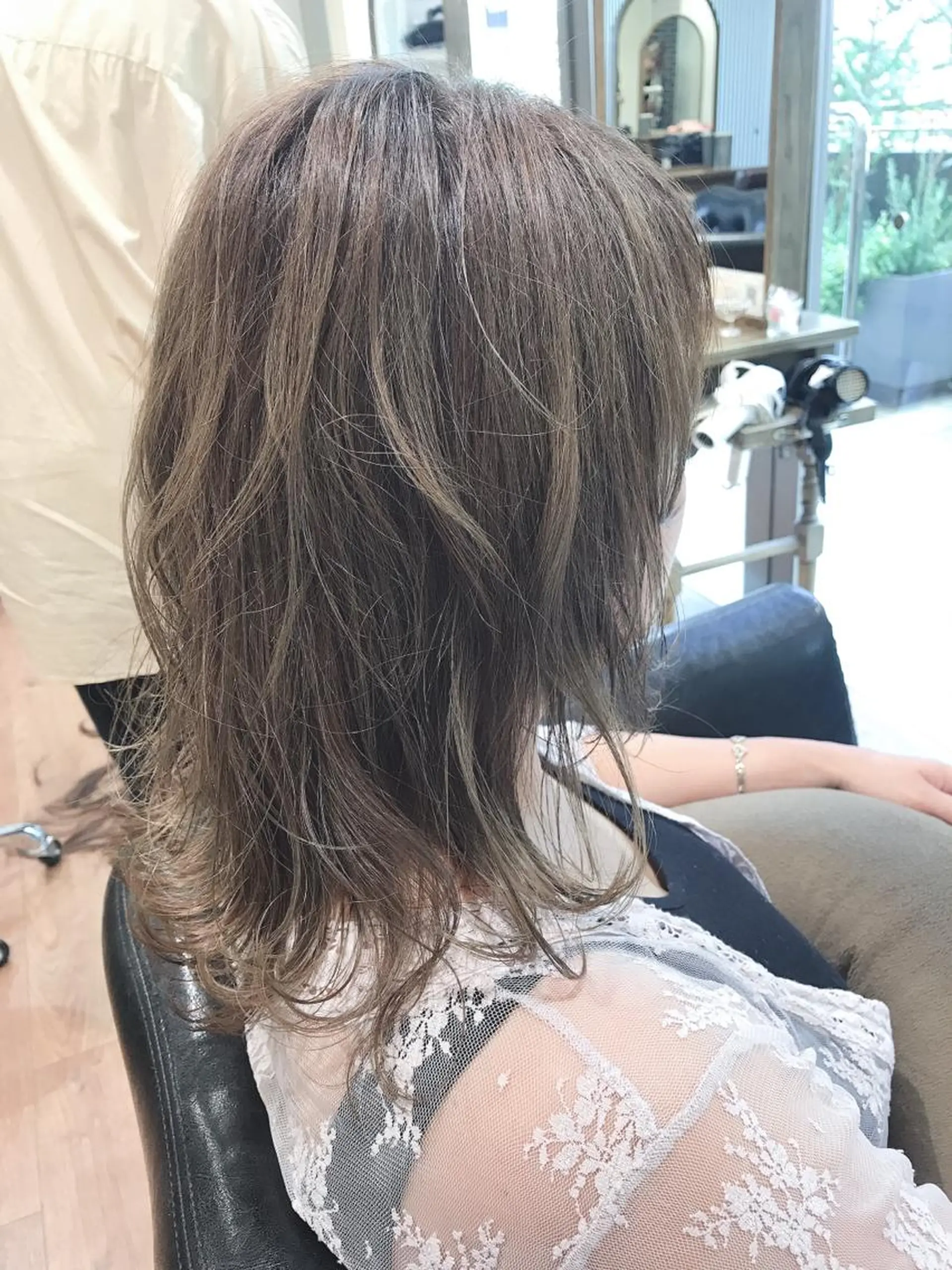 セミロング カラー 透明感カラー ハイライトカラー ハイライト カット ヘアカラー トリートメント アザマ　ヤスカツ _rosso 川口のヘアスタイル