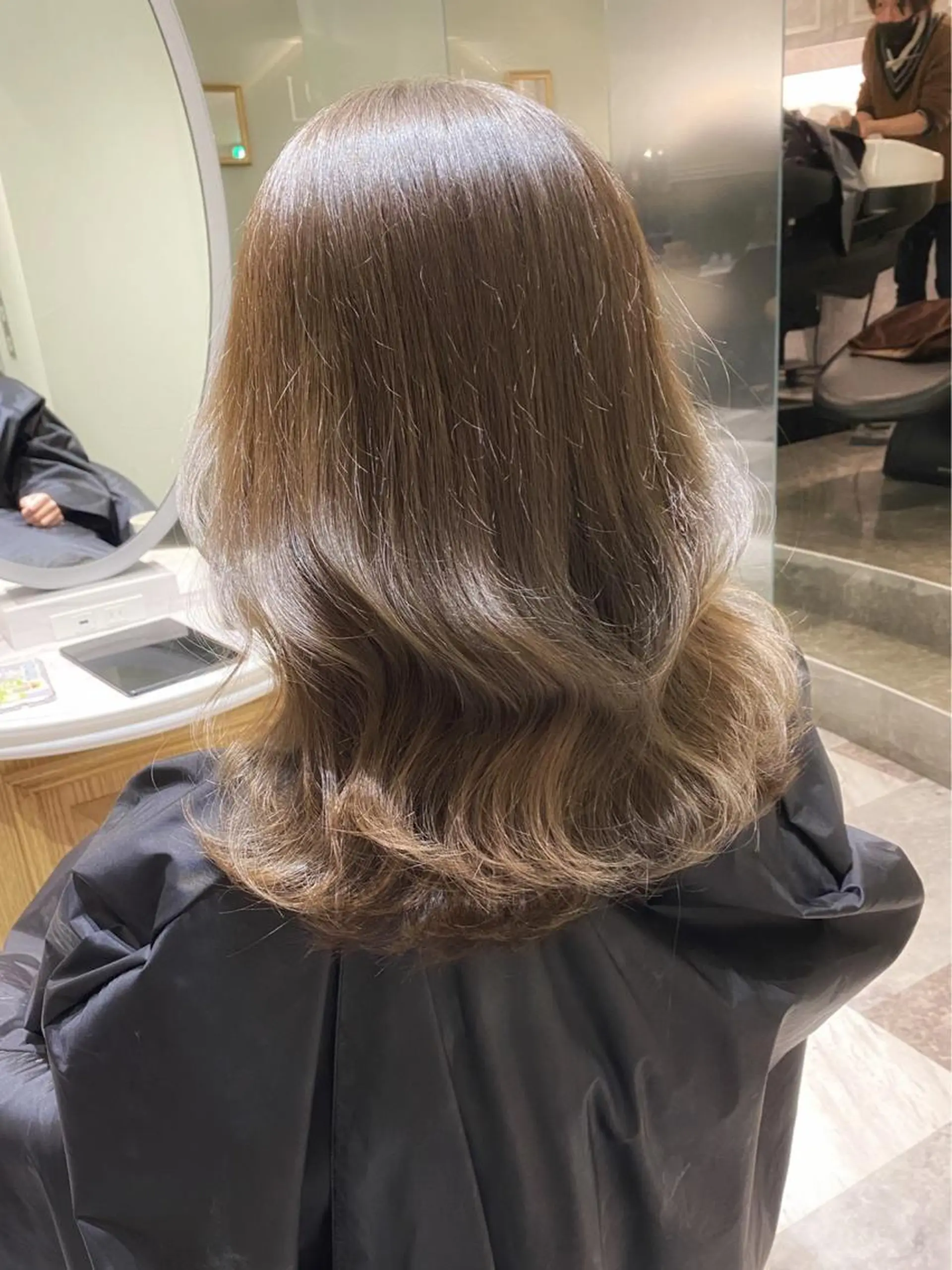 ミディアム カラー カット ヘアカラー トリートメント レイヤーカット/ 顔周り 五島巨幹のヘアスタイル