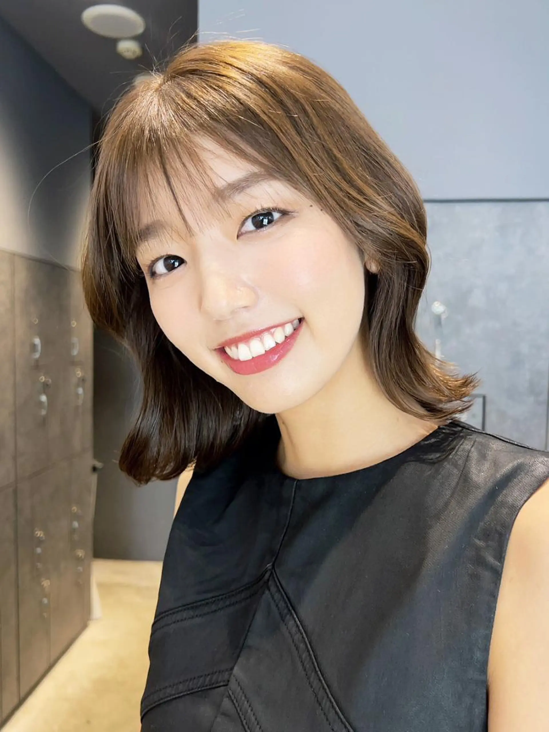 ミディアム カラー くびれヘア カット ヘアカラー トリートメント ITby ALBUM 北千住店のヘアスタイル