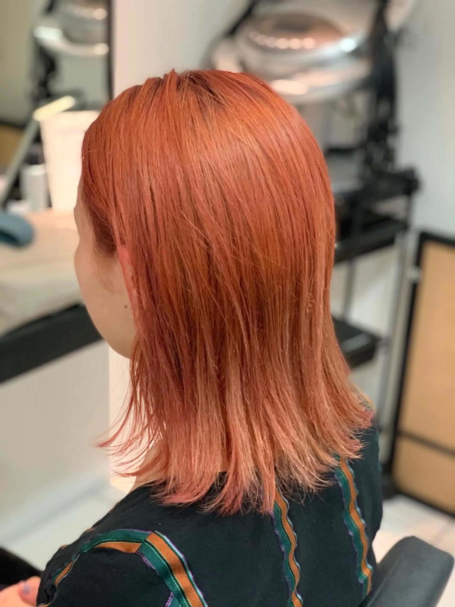 ミディアム カラー ヘアアレンジ ブリーチ ブラウンカラー 透明感カラー ブリーチなしカラー オレンジ ヘアカラー トリートメント brut(ブリュット)所属・秋葉 一郎のヘアスタイル