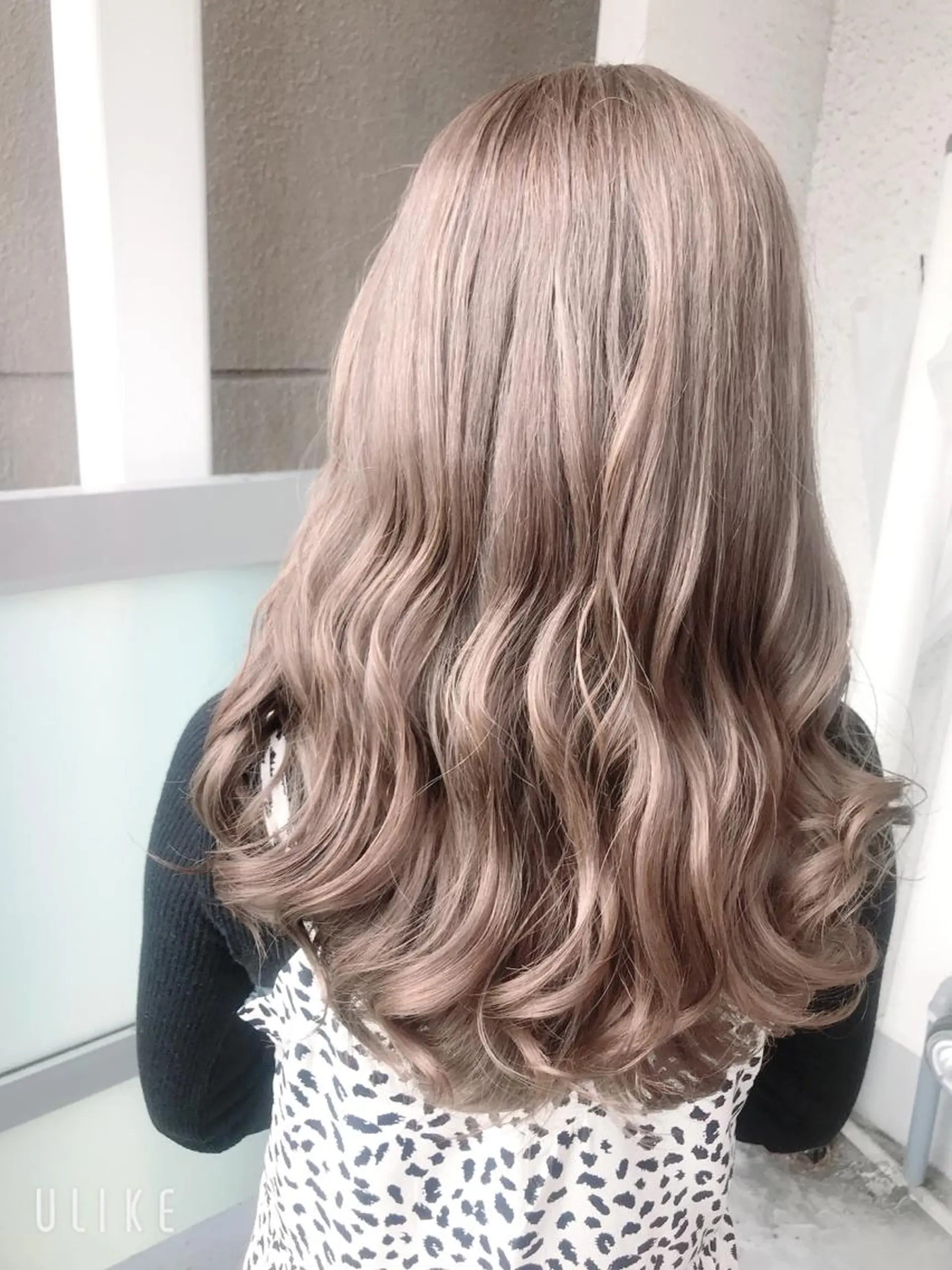 ロング カラー ベージュカラー ミルキーベージュ カット ヘアカラー オーストヘアー ミコ所属・岩谷/ブリーチ 🫧透明感カラーのヘアスタイル