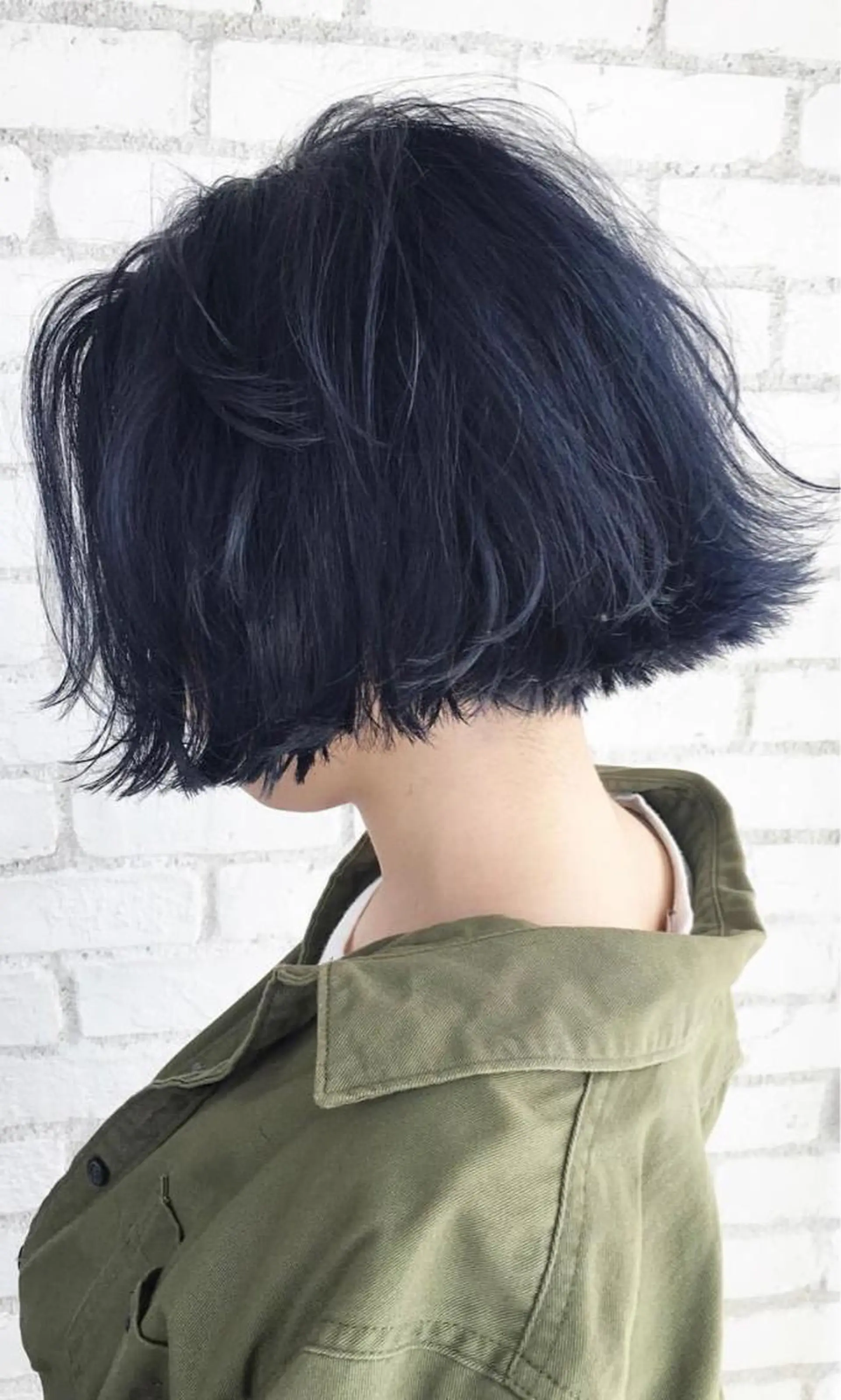 ショート ボブ TOMOYAレイヤー ブリーチ縮毛矯正のヘアスタイル