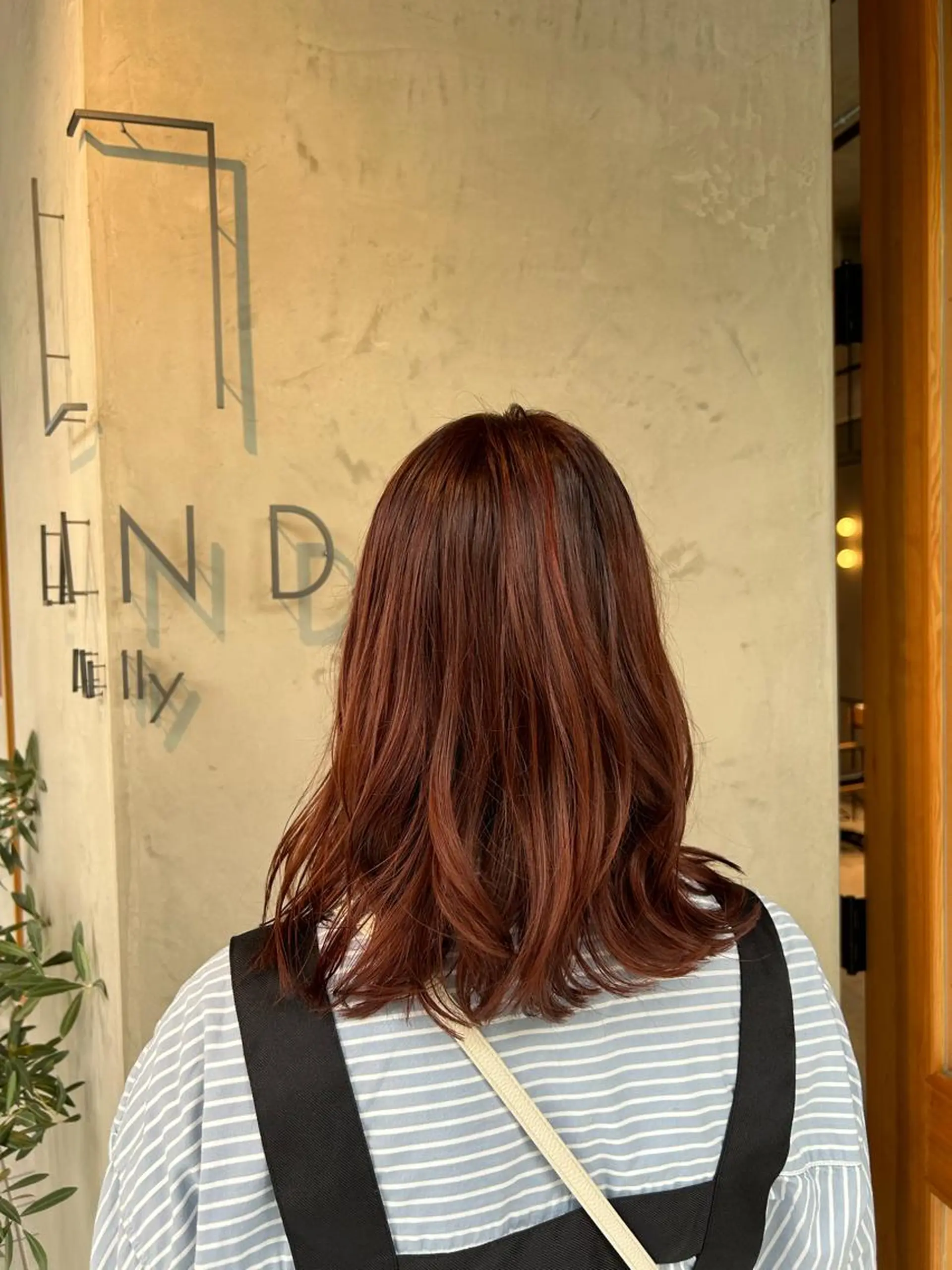 ミディアム カラー レッドカラー Lilly所属・成田 智彩のヘアスタイル