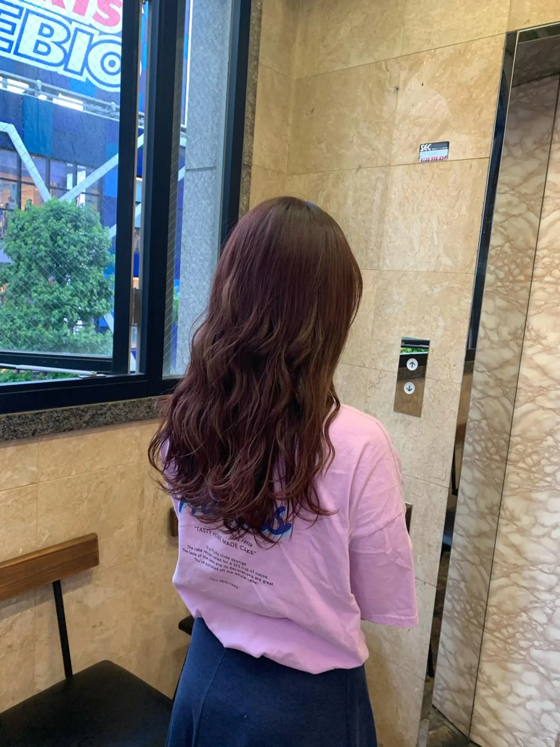 セミロング カラー ブリーチ ブリーチなしカラー 🕊️レイヤーカット 透明感カラー GOのヘアスタイル