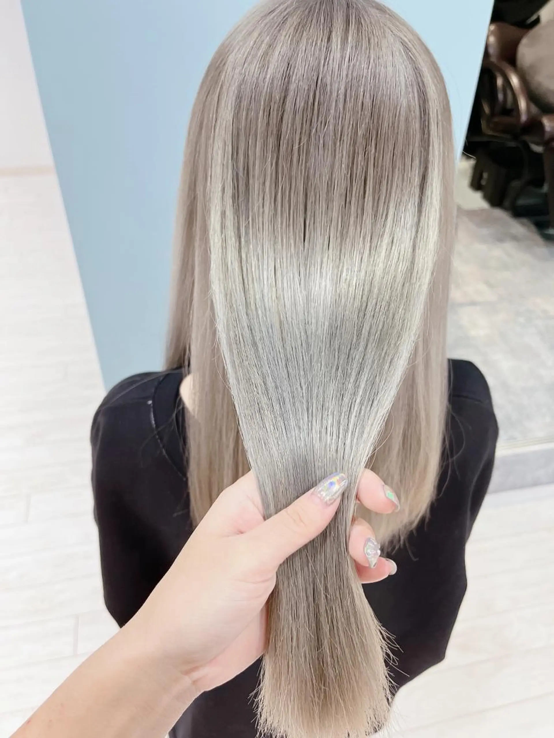 ロング カラー ブリーチ シルバー ✨️💎山口 真依💎✨️のヘアスタイル