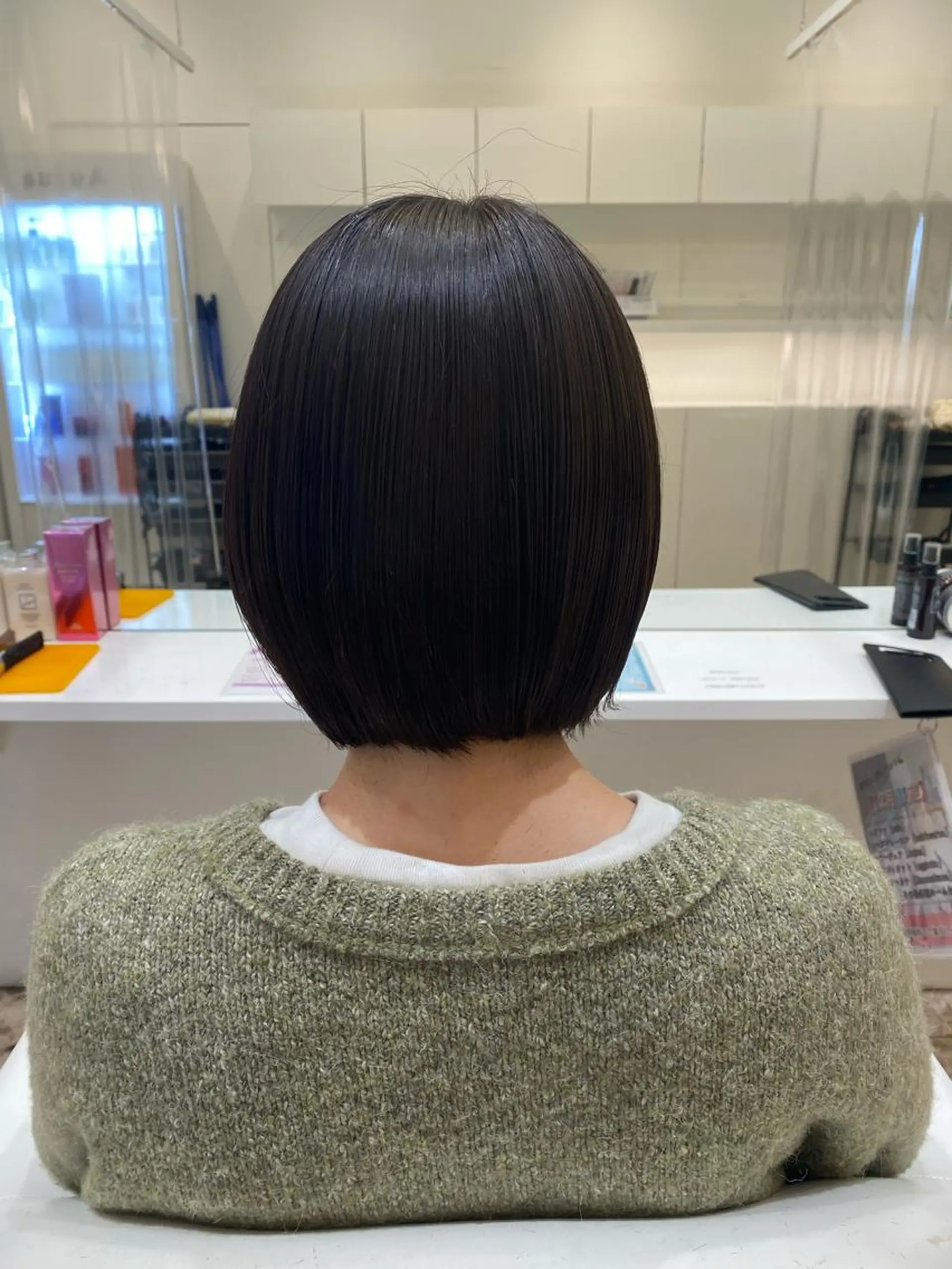 ショート カラー ヘアアレンジ 切りっぱなしボブ ベージュカラー ハイトーンカラー インナーカラー ピンクカラー 🌿ブリーチ/髪質 改善/🌿‬JINのヘアスタイル