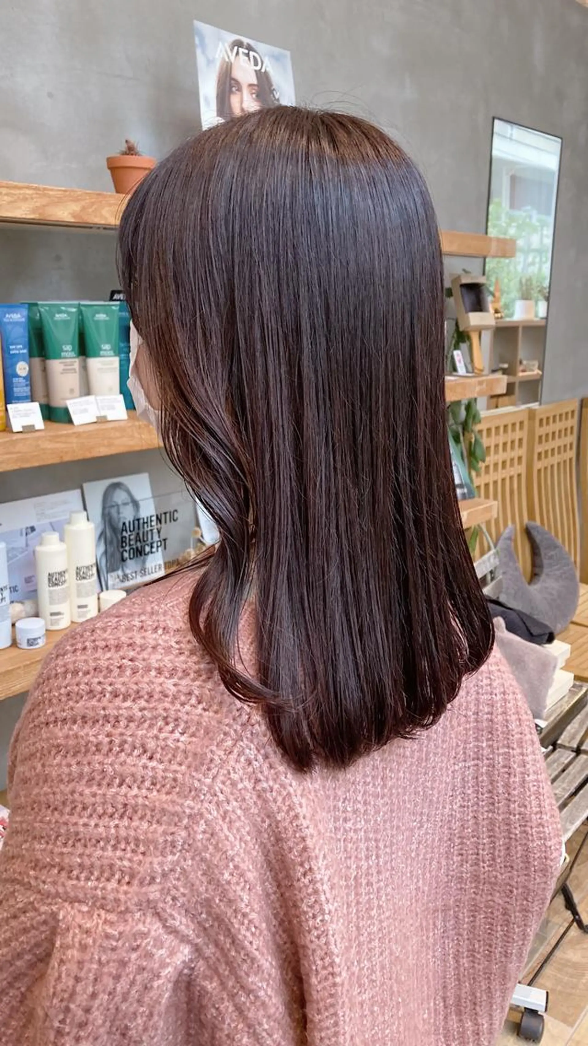 セミロング brisa所属・迎 凪紗のヘアスタイル