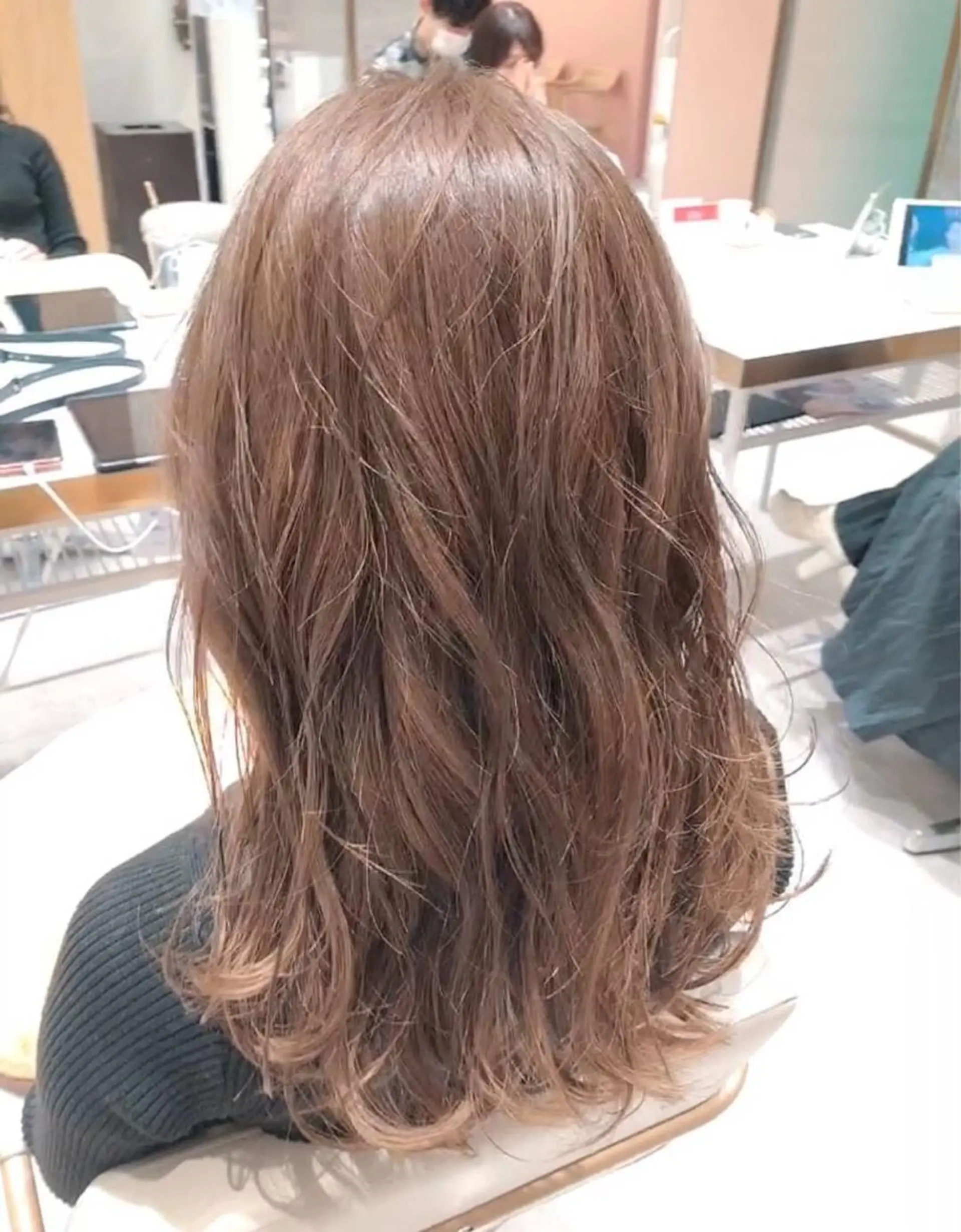 セミロング 🍁艶カラー／ レイヤー🍁/和也のヘアスタイル