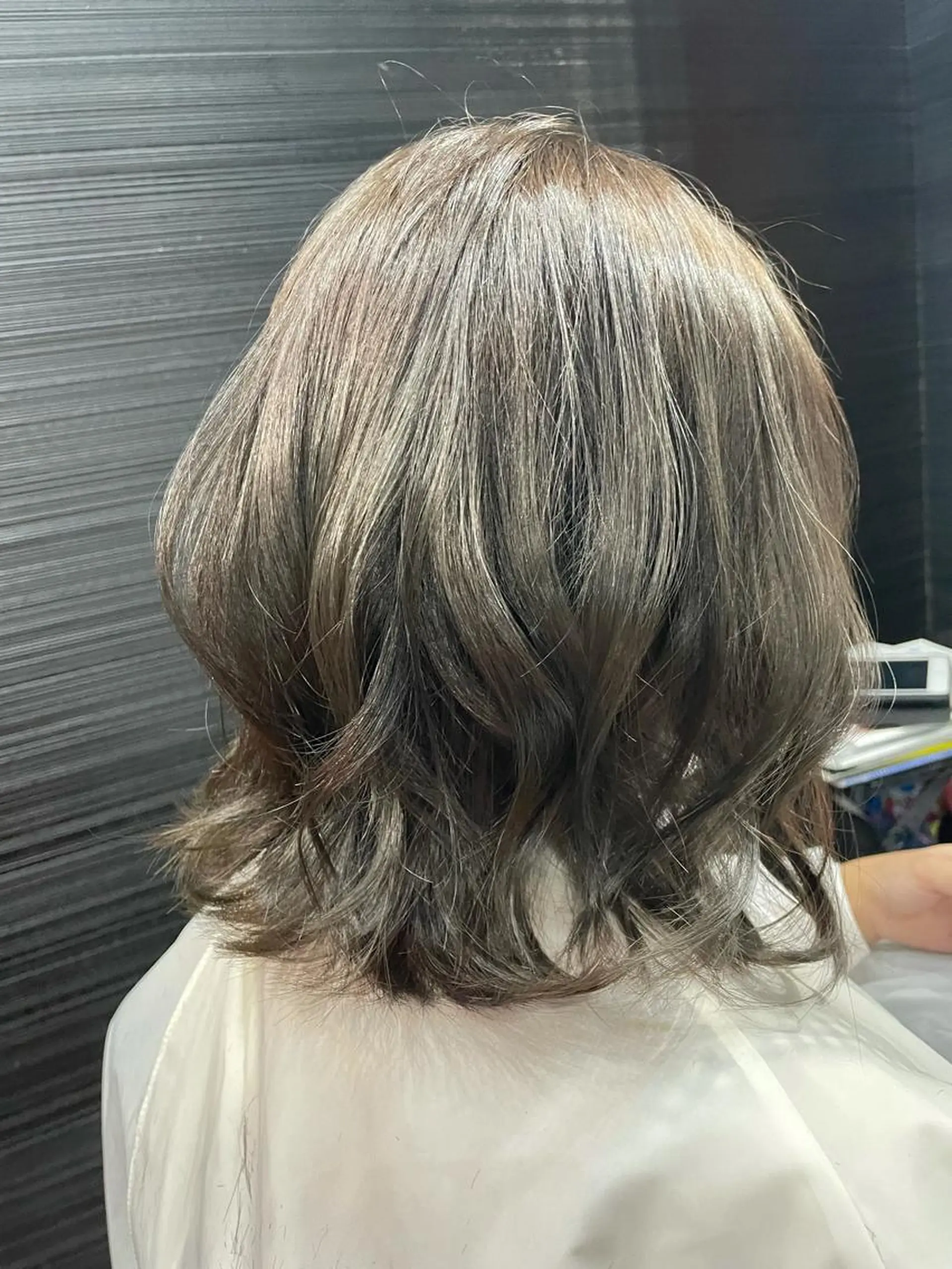 ミディアム カラー ブリーチ ブルーカラー ブリーチなしカラー バイオレットカラー VERONIQUE所属・山本 雅由のヘアスタイル