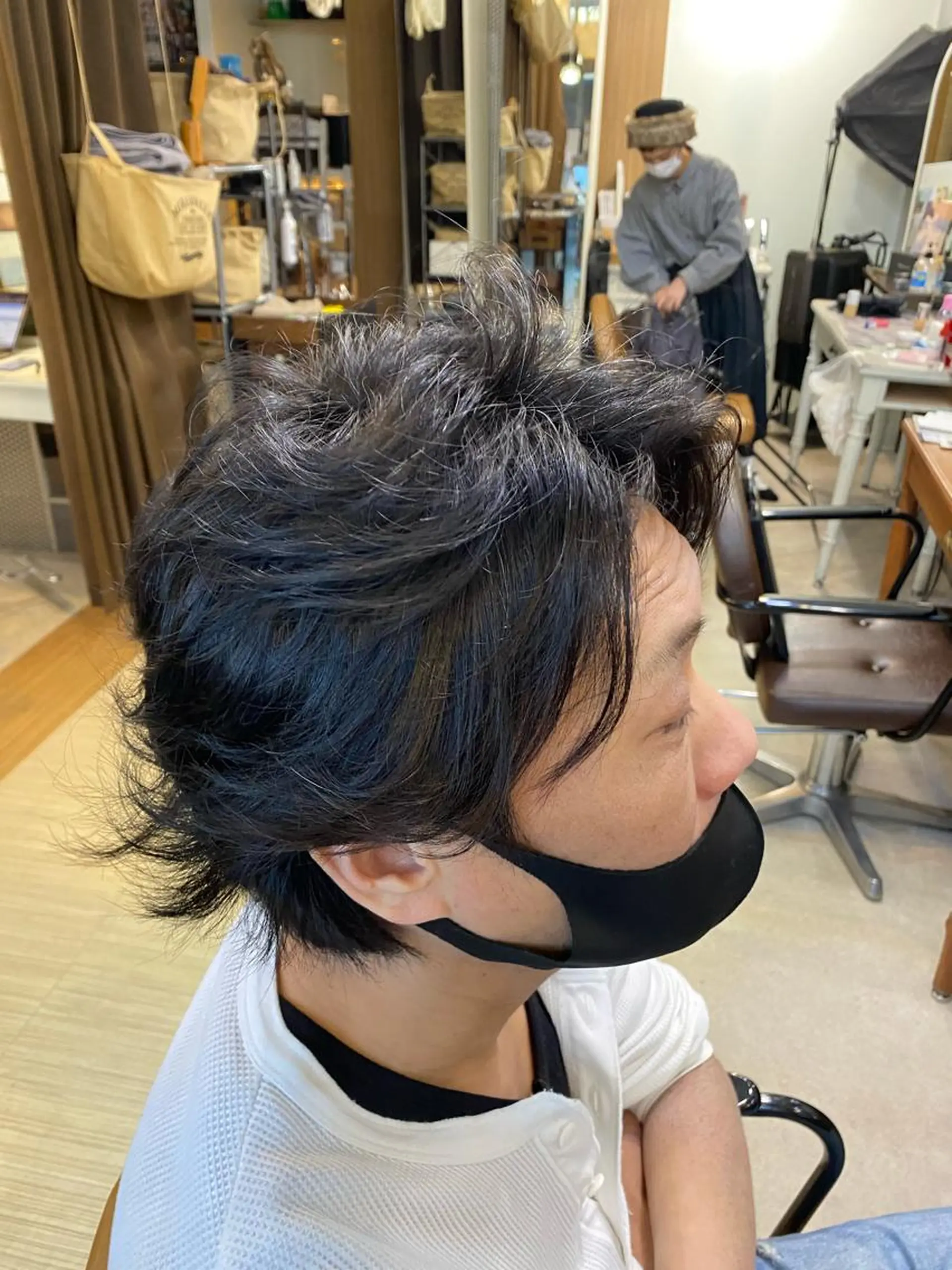 ミディアム パーマ メンズ ミディアムパーマ メンズパーマ 外ハネヘア sora所属・廣瀬 瞳のヘアスタイル